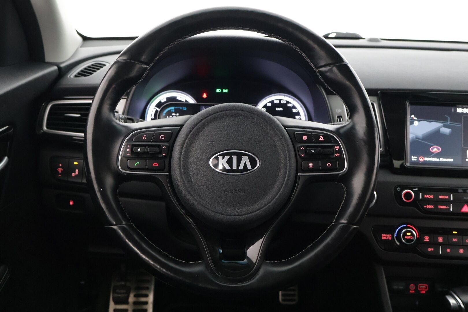 Kia Niro 2018 1,6 GDI Hybrid Business Premium DCT *ACC / BLIS / Lane-assist / P.Kamera / Koukku / JBL / Ratinlämmitys / Carplay* - Merkkihuollettu & juuri katsastettu suomi-auto lohkolämmittimellä sekä vetokoukulla