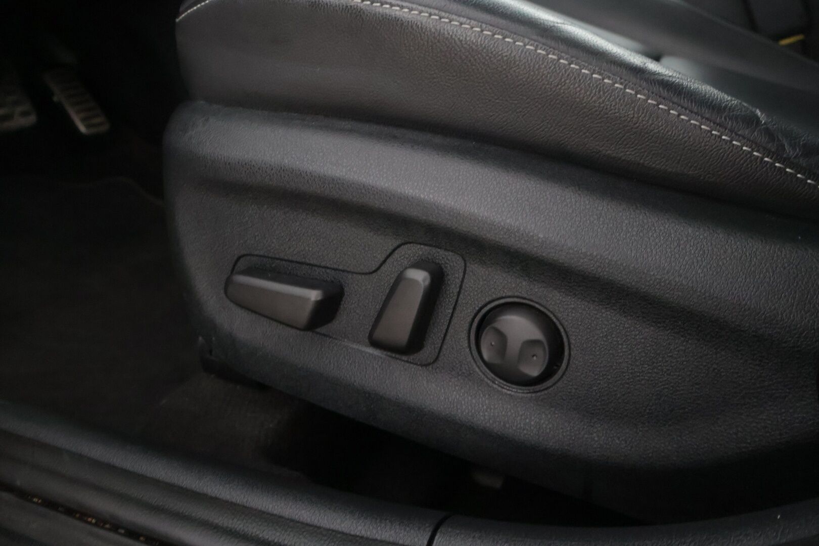 Kia Niro plug-in 2018 1,6 GDI Business Luxury DCT * JBL / Kattoluukku / P-Kamera / Navi * - * Hyvin pidetty ja asiallisesti varusteltu Luxury Plugari! *