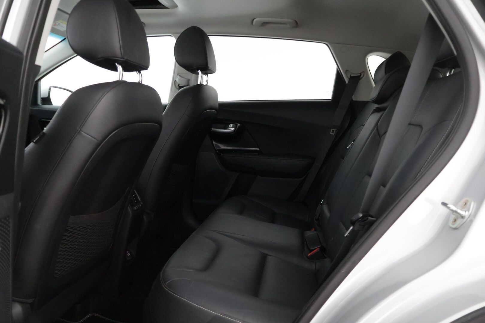 Kia Niro plug-in 2018 1,6 GDI Business Luxury DCT * JBL / Kattoluukku / P-Kamera / Navi * - * Hyvin pidetty ja asiallisesti varusteltu Luxury Plugari! *