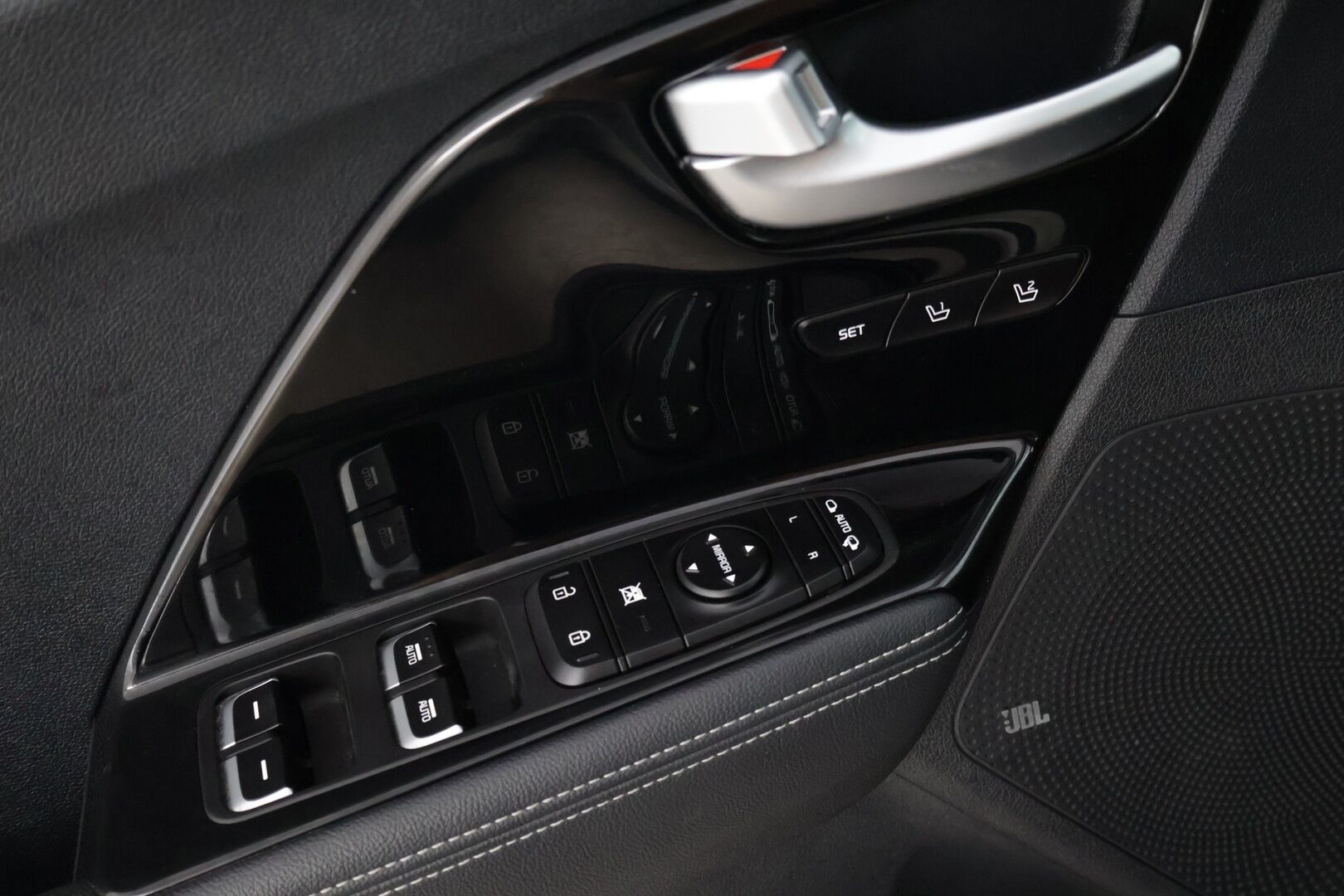 Kia Niro plug-in 2018 1,6 GDI Business Luxury DCT * JBL / Kattoluukku / P-Kamera / Navi * - * Hyvin pidetty ja asiallisesti varusteltu Luxury Plugari! *