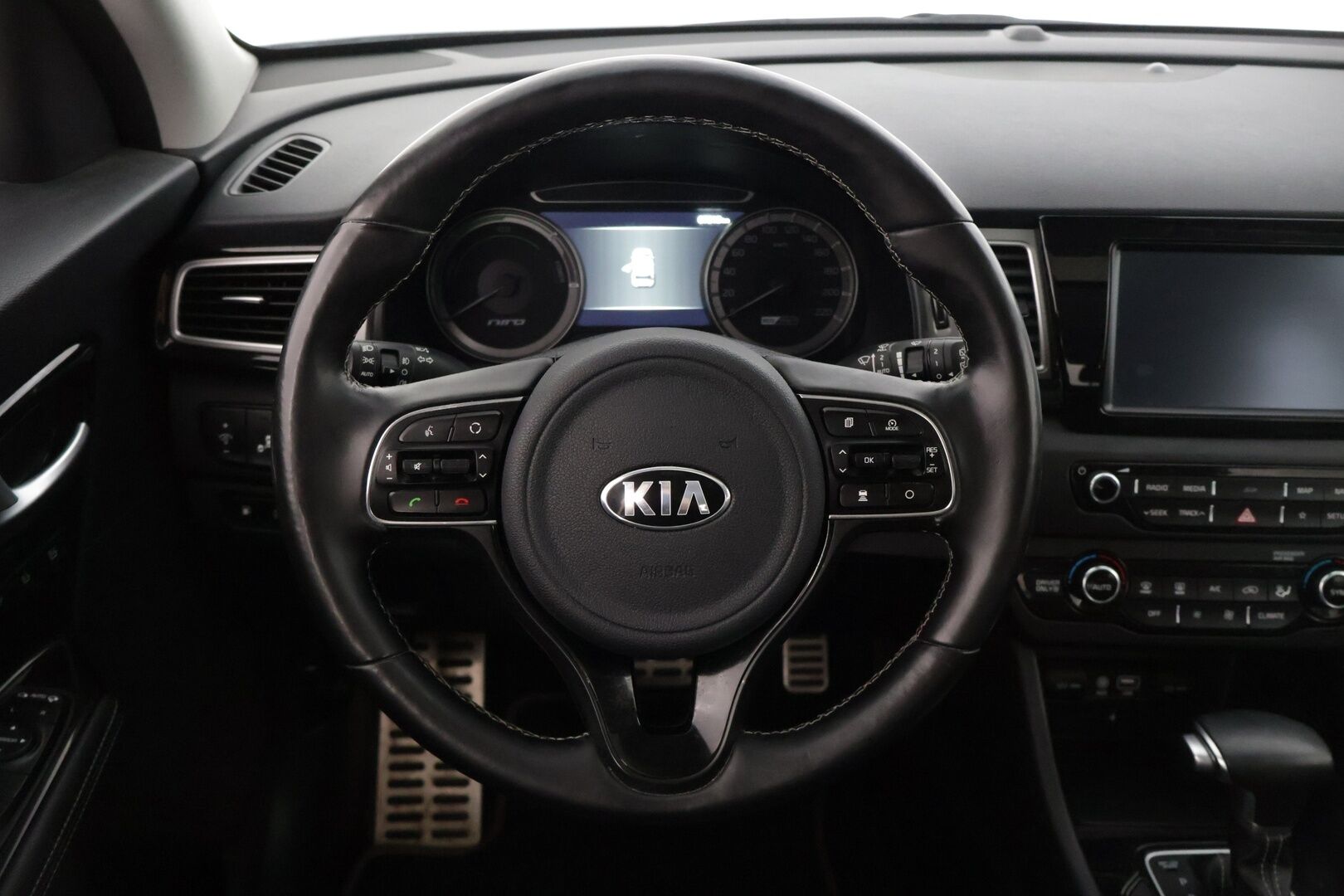 Kia Niro plug-in 2018 1,6 GDI Business Luxury DCT * JBL / Kattoluukku / P-Kamera / Navi * - * Hyvin pidetty ja asiallisesti varusteltu Luxury Plugari! *