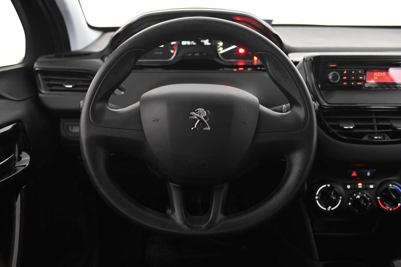 Peugeot 208 2018 Motion VTi 68 5-ov - Vakkari | Jakopää juuri tehty! | Lohkolämmitin sisäpistokkeella | Suomi-auto | 2xrenkaat ja vanteet | Katso kilometrit