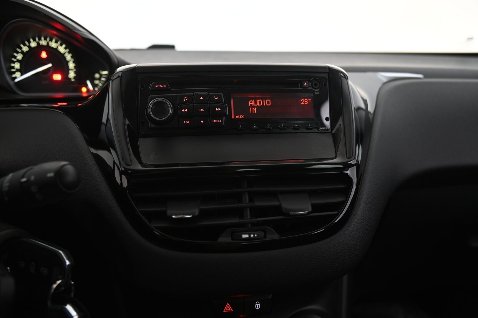 Peugeot 208 2018 Motion VTi 68 5-ov - Vakkari | Jakopää juuri tehty! | Lohkolämmitin sisäpistokkeella | Suomi-auto | 2xrenkaat ja vanteet | Katso kilometrit
