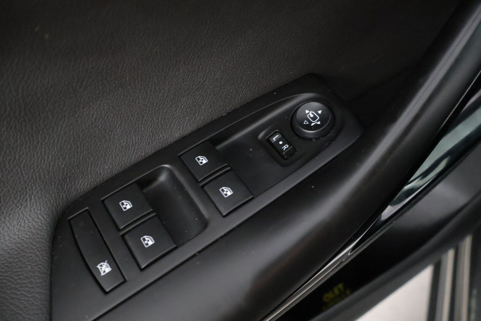 Opel Astra 2017 5-ov Innovation 1,4 Turbo Start/Stop 110kW AT6 // Webasto / Matrix LED / Keyless / P-kamera / Sport-penkit // - Viimeinen huolto 9/2025 / Erittäin hyvät nastat