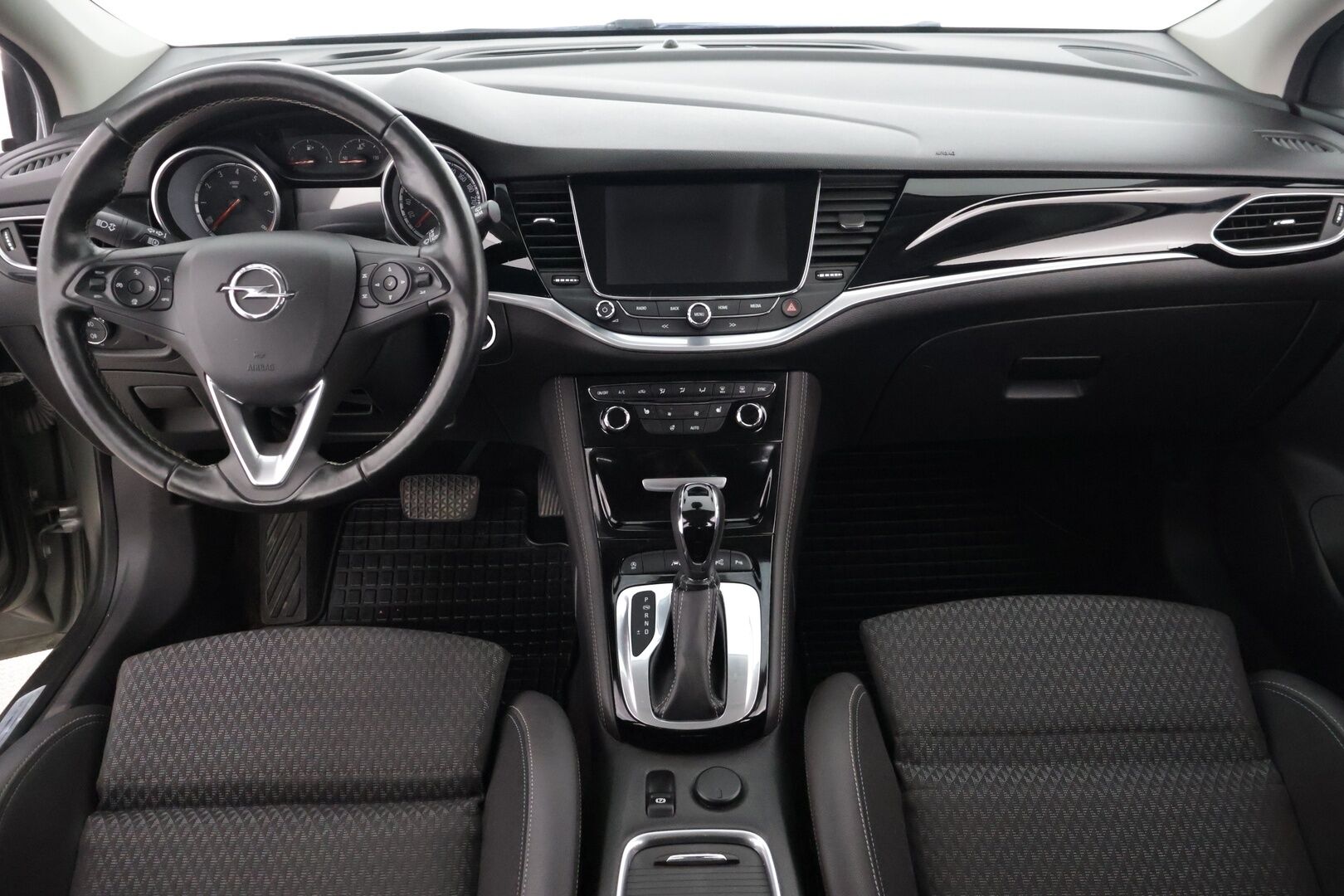 Opel Astra 2017 5-ov Innovation 1,4 Turbo Start/Stop 110kW AT6 // Webasto / Matrix LED / Keyless / P-kamera / Sport-penkit // - Viimeinen huolto 9/2025 / Erittäin hyvät nastat