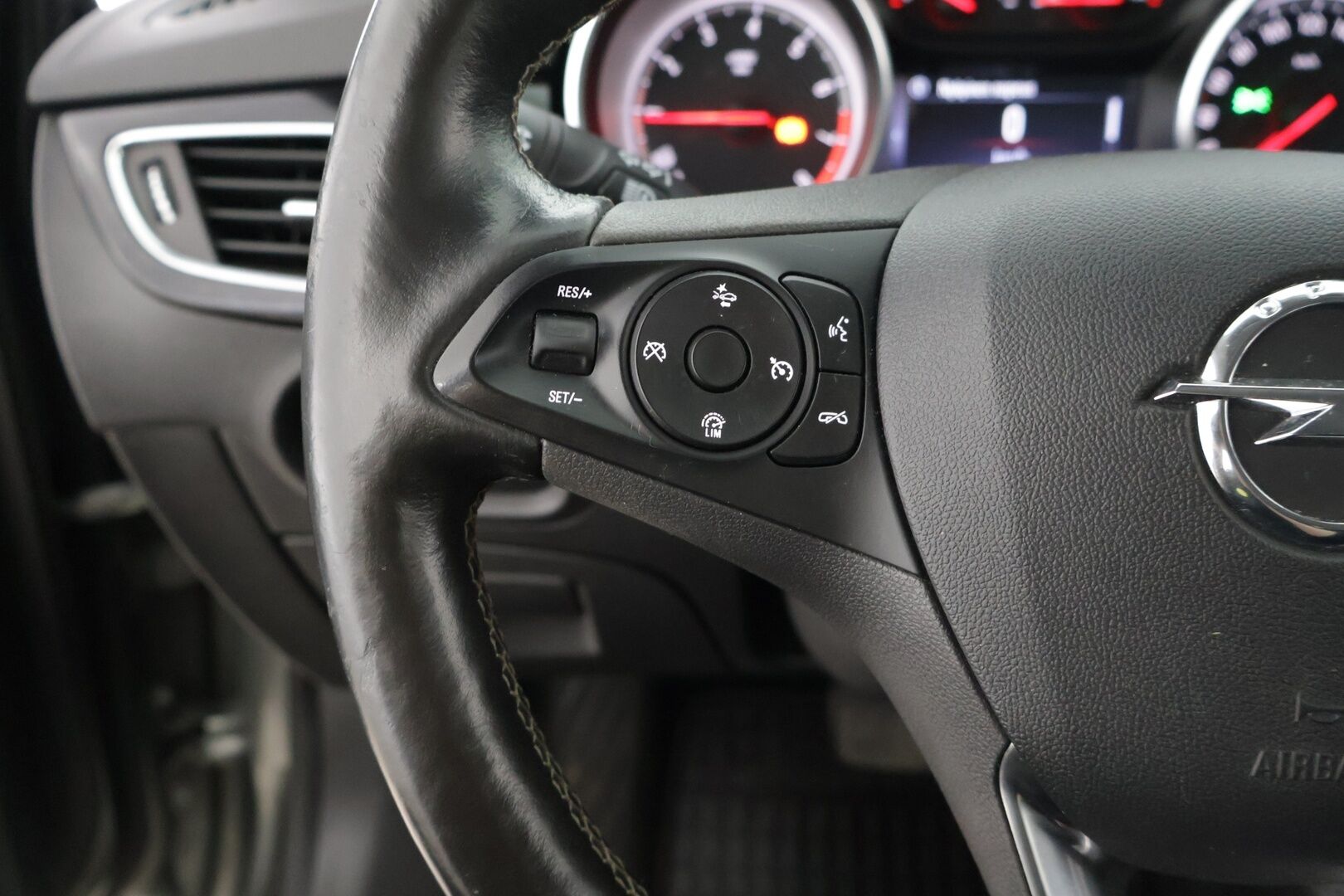 Opel Astra 2017 5-ov Innovation 1,4 Turbo Start/Stop 110kW AT6 // Webasto / Matrix LED / Keyless / P-kamera / Sport-penkit // - Viimeinen huolto 9/2025 / Erittäin hyvät nastat