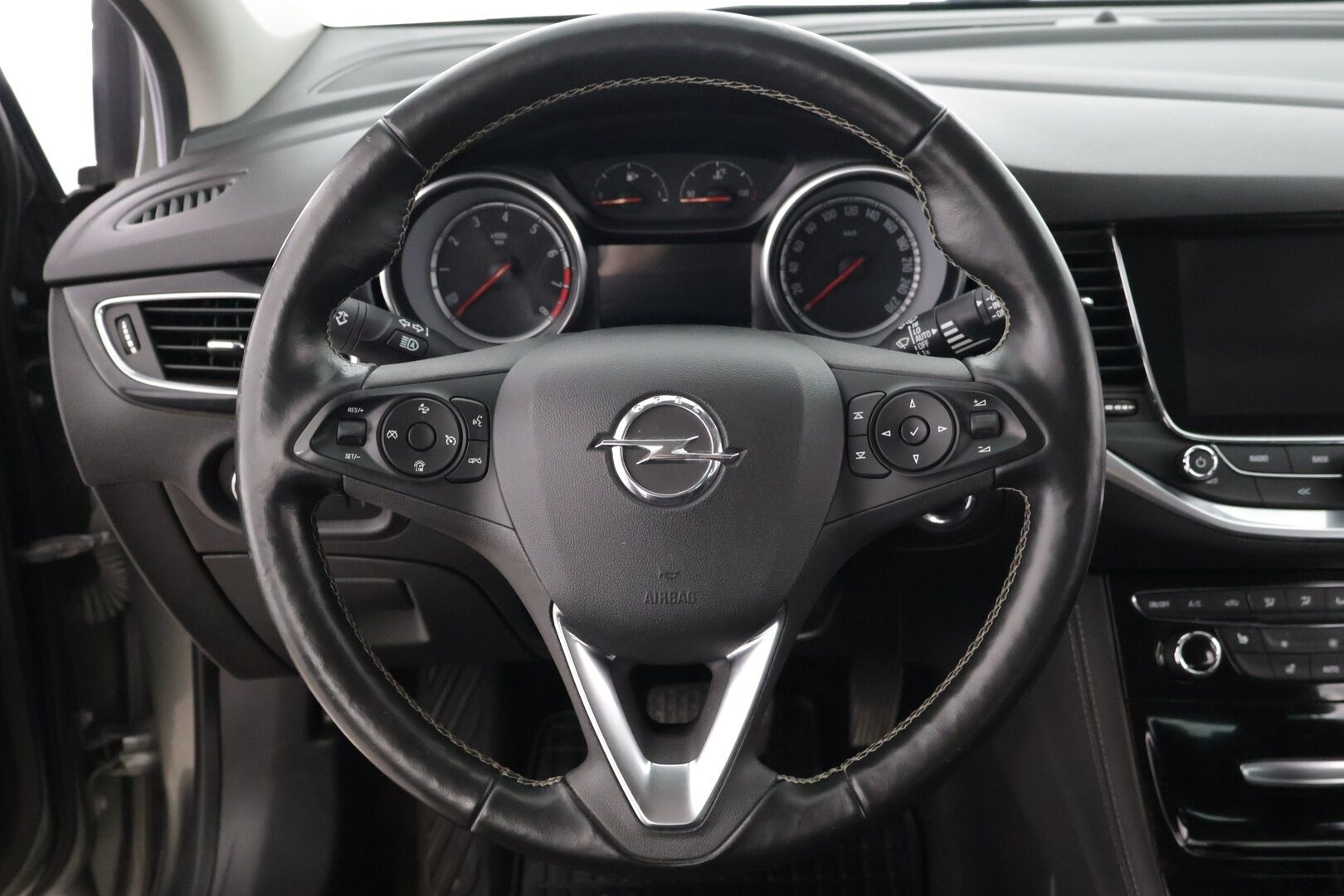 Opel Astra 2017 5-ov Innovation 1,4 Turbo Start/Stop 110kW AT6 // Webasto / Matrix LED / Keyless / P-kamera / Sport-penkit // - Viimeinen huolto 9/2025 / Erittäin hyvät nastat