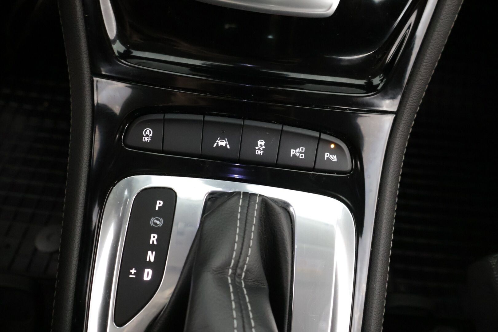 Opel Astra 2017 5-ov Innovation 1,4 Turbo Start/Stop 110kW AT6 // Webasto / Matrix LED / Keyless / P-kamera / Sport-penkit // - Viimeinen huolto 9/2025 / Erittäin hyvät nastat