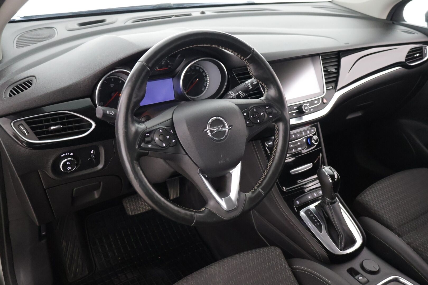 Opel Astra 2017 5-ov Innovation 1,4 Turbo Start/Stop 110kW AT6 // Webasto / Matrix LED / Keyless / P-kamera / Sport-penkit // - Viimeinen huolto 9/2025 / Erittäin hyvät nastat