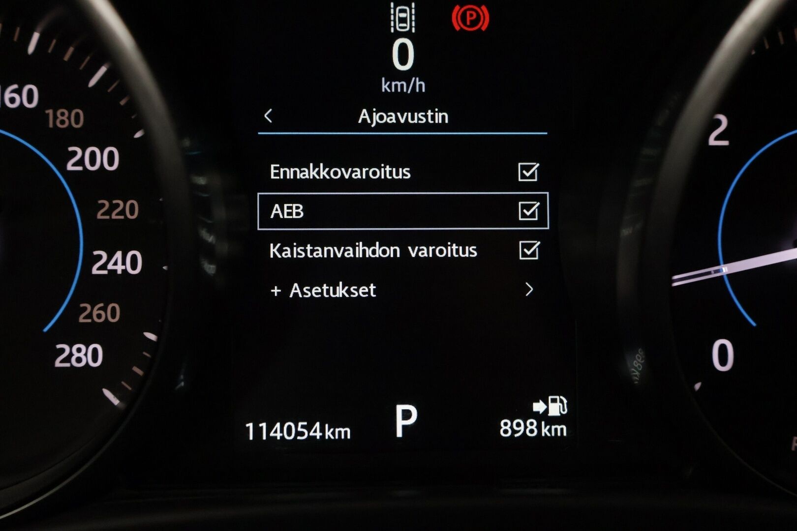 Jaguar XE 2017 E-Performance Pure Plus**WEBASTO / Tutkat / Siisti! / Taloudellinen** - Kahdet renkaat aluvantein / Huollettu / Suomi-Auto