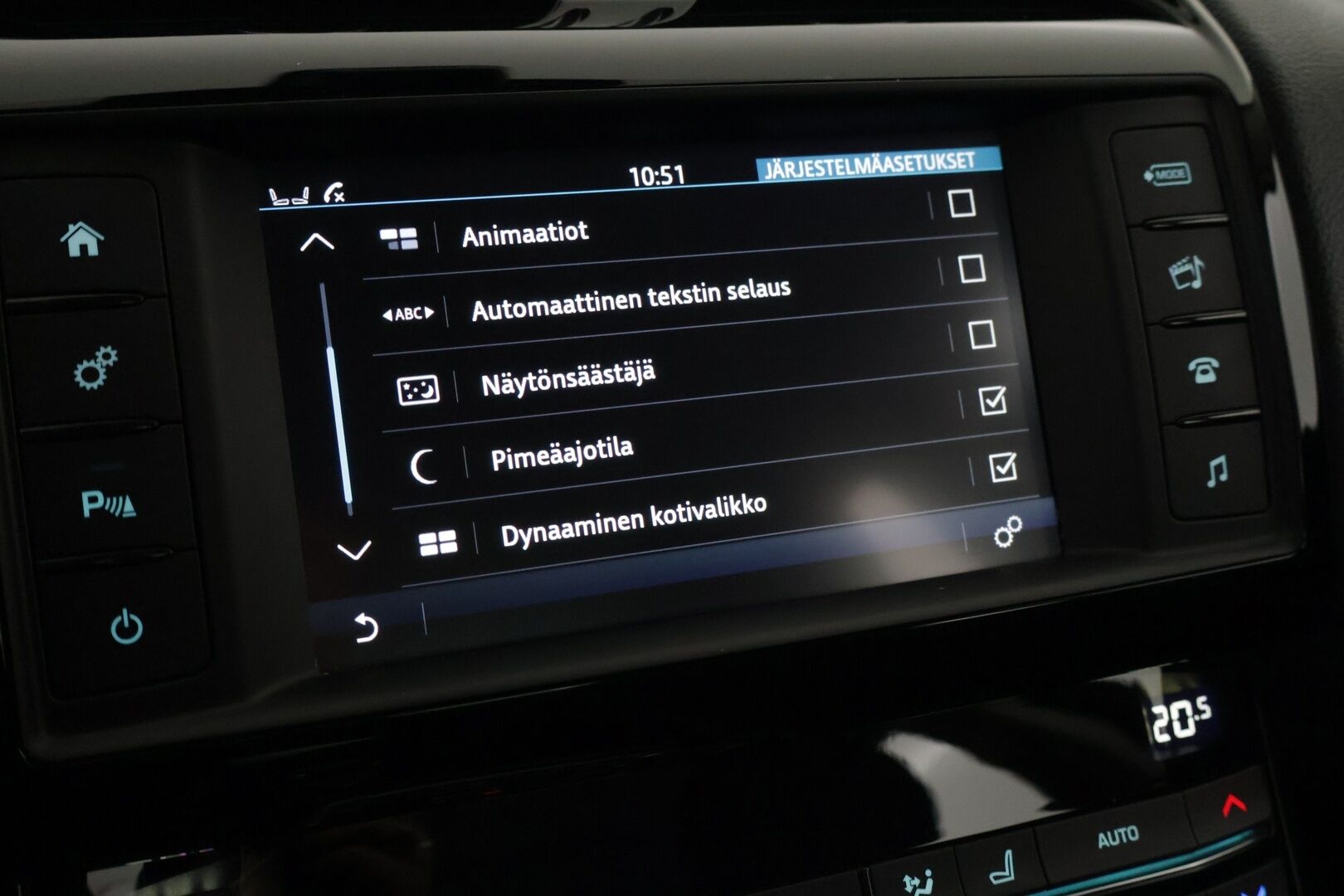 Jaguar XE 2017 E-Performance Pure Plus**WEBASTO / Tutkat / Siisti! / Taloudellinen** - Kahdet renkaat aluvantein / Huollettu / Suomi-Auto