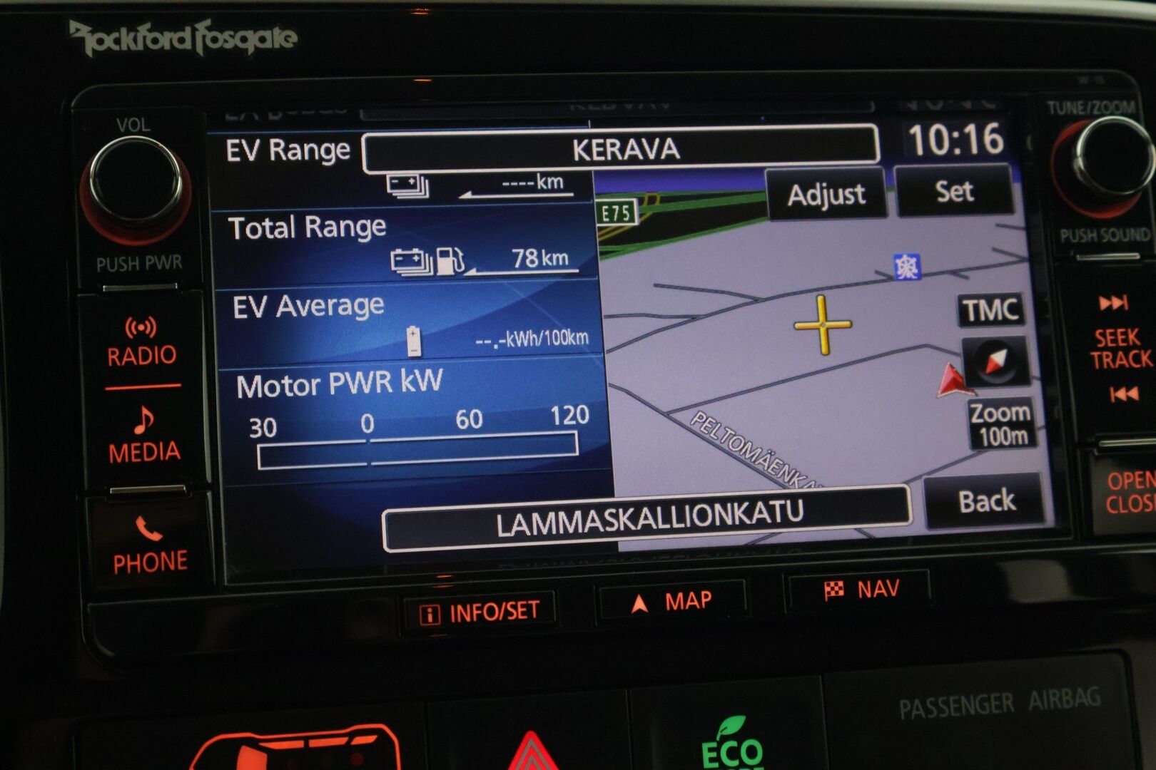 Mitsubishi Outlander 2015 Mitsubishi Outlander Business 2,0 203hp**Nahat / Rockford / 360 kamerat / Lämmitettävä ratti ja lasi / ACC** - Kahdet Renkaat vanteineen! / Sähkösäätöinen kuskin penkki / sähkötoiminen takaluukku