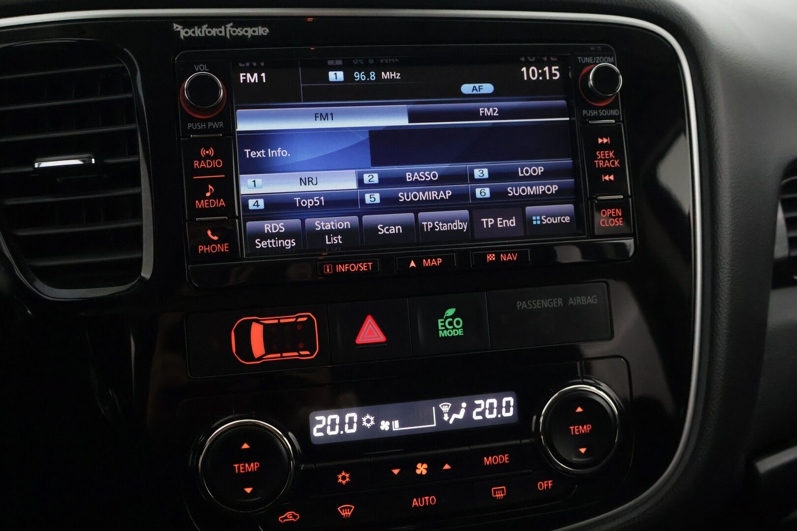 Mitsubishi Outlander 2015 Mitsubishi Outlander Business 2,0 203hp**Nahat / Rockford / 360 kamerat / Lämmitettävä ratti ja lasi / ACC** - Kahdet Renkaat vanteineen! / Sähkösäätöinen kuskin penkki / sähkötoiminen takaluukku