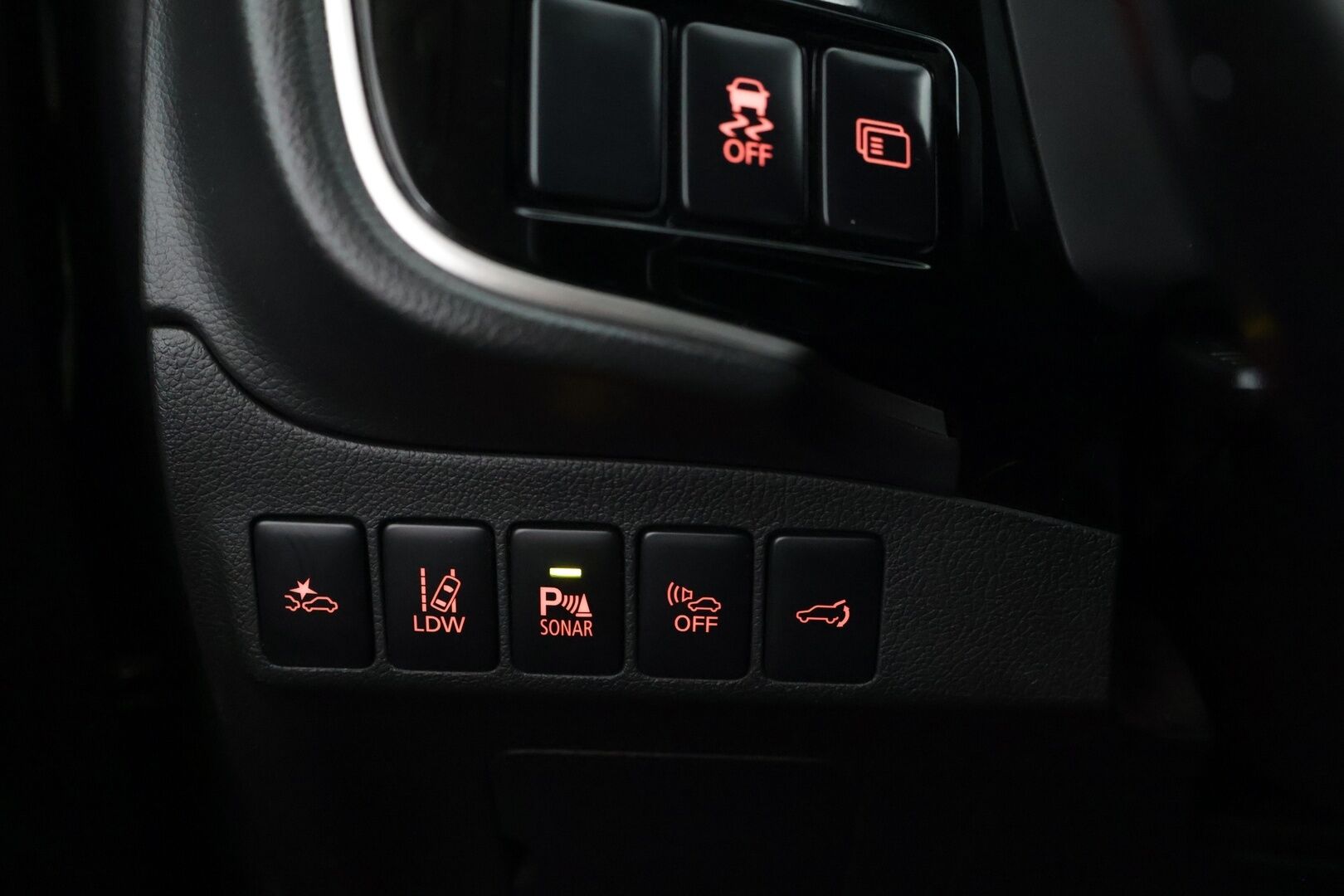 Mitsubishi Outlander 2015 Mitsubishi Outlander Business 2,0 203hp**Nahat / Rockford / 360 kamerat / Lämmitettävä ratti ja lasi / ACC** - Kahdet Renkaat vanteineen! / Sähkösäätöinen kuskin penkki / sähkötoiminen takaluukku
