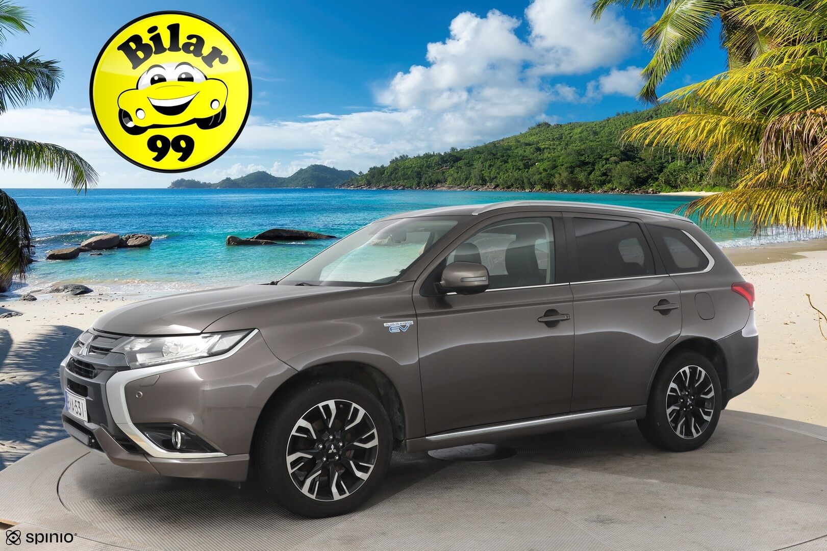 Mitsubishi Outlander 2015 Mitsubishi Outlander Business 2,0 203hp**Nahat / Rockford / 360 kamerat / Lämmitettävä ratti ja lasi / ACC** - Kahdet Renkaat vanteineen! / Sähkösäätöinen kuskin penkki / sähkötoiminen takaluukku
