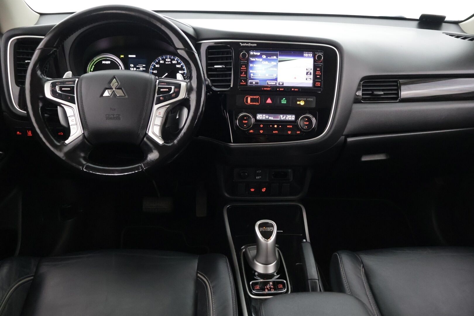 Mitsubishi Outlander 2015 Mitsubishi Outlander Business 2,0 203hp**Nahat / Rockford / 360 kamerat / Lämmitettävä ratti ja lasi / ACC** - Kahdet Renkaat vanteineen! / Sähkösäätöinen kuskin penkki / sähkötoiminen takaluukku