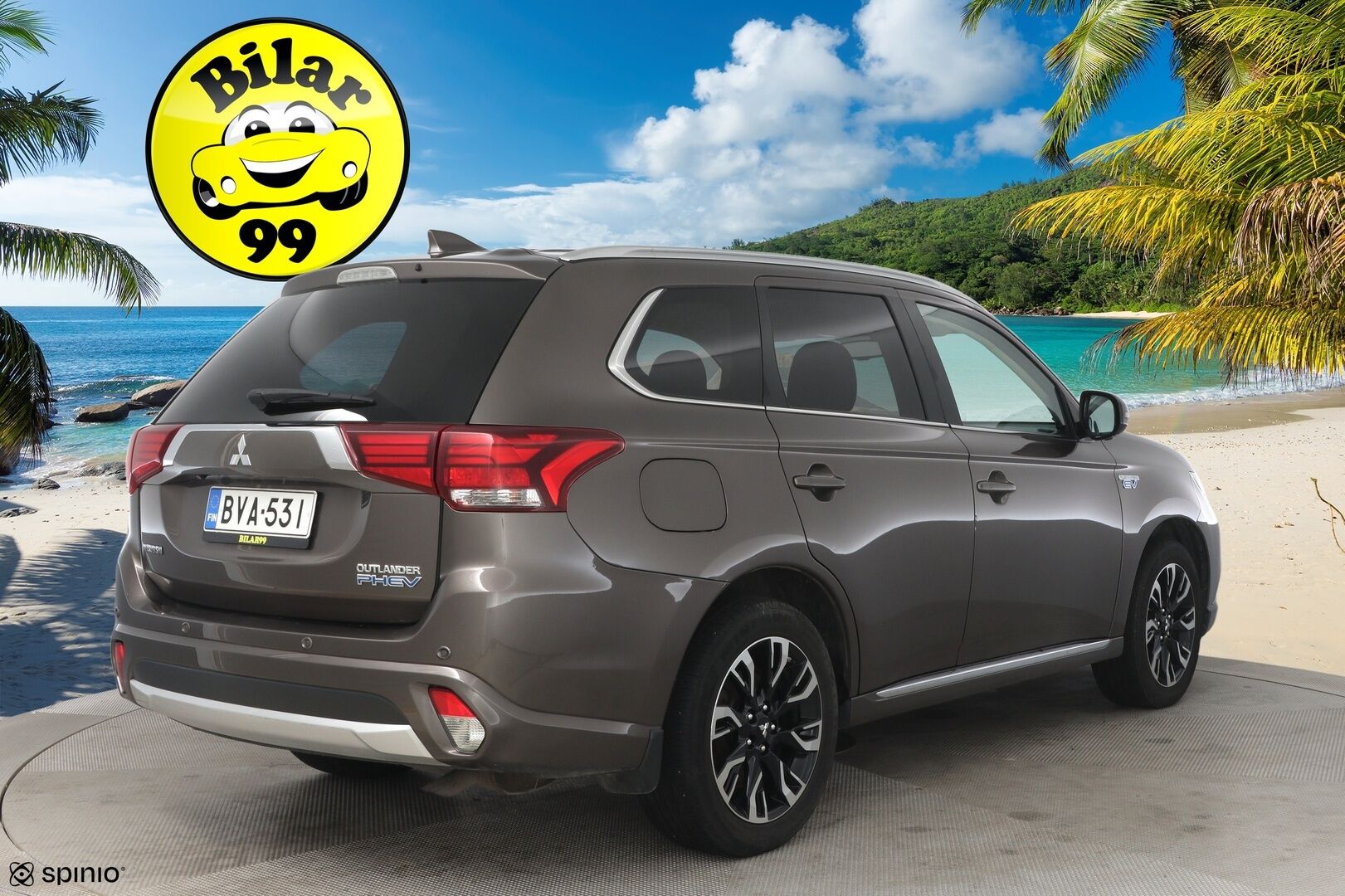 Mitsubishi Outlander 2015 Mitsubishi Outlander Business 2,0 203hp**Nahat / Rockford / 360 kamerat / Lämmitettävä ratti ja lasi / ACC** - Kahdet Renkaat vanteineen! / Sähkösäätöinen kuskin penkki / sähkötoiminen takaluukku