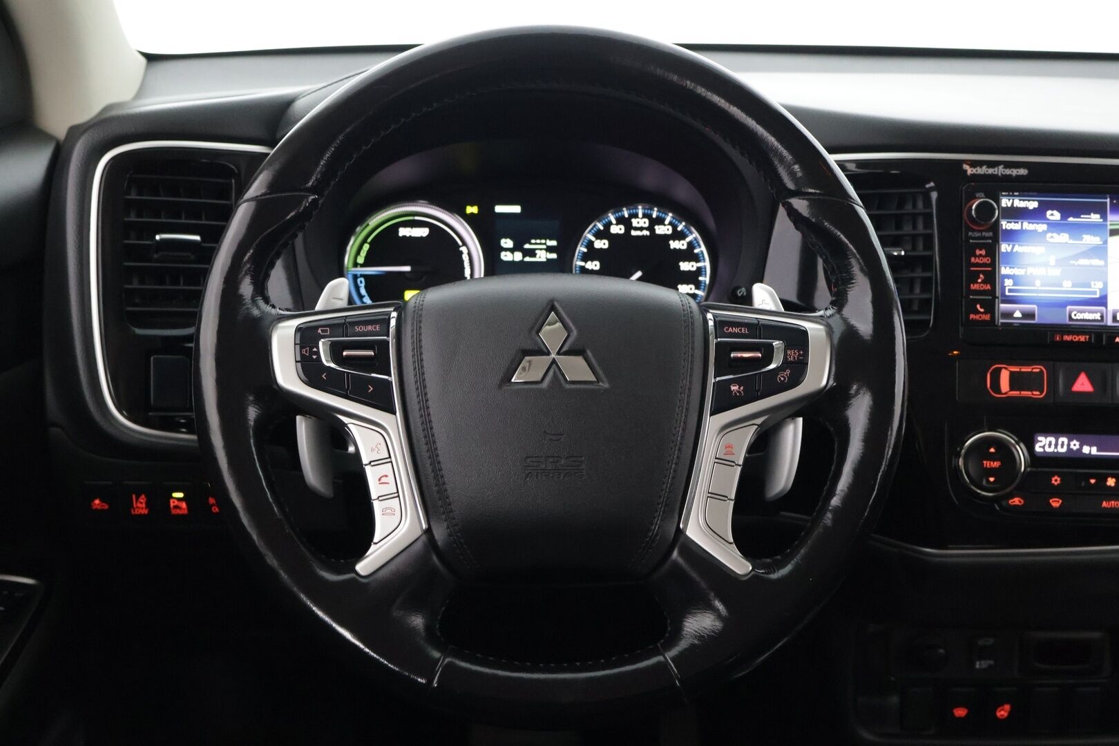 Mitsubishi Outlander 2015 Mitsubishi Outlander Business 2,0 203hp**Nahat / Rockford / 360 kamerat / Lämmitettävä ratti ja lasi / ACC** - Kahdet Renkaat vanteineen! / Sähkösäätöinen kuskin penkki / sähkötoiminen takaluukku