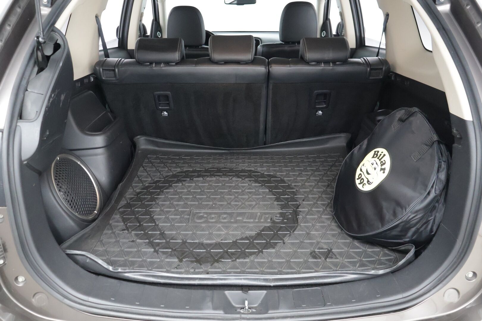 Mitsubishi Outlander 2015 Mitsubishi Outlander Business 2,0 203hp**Nahat / Rockford / 360 kamerat / Lämmitettävä ratti ja lasi / ACC** - Kahdet Renkaat vanteineen! / Sähkösäätöinen kuskin penkki / sähkötoiminen takaluukku