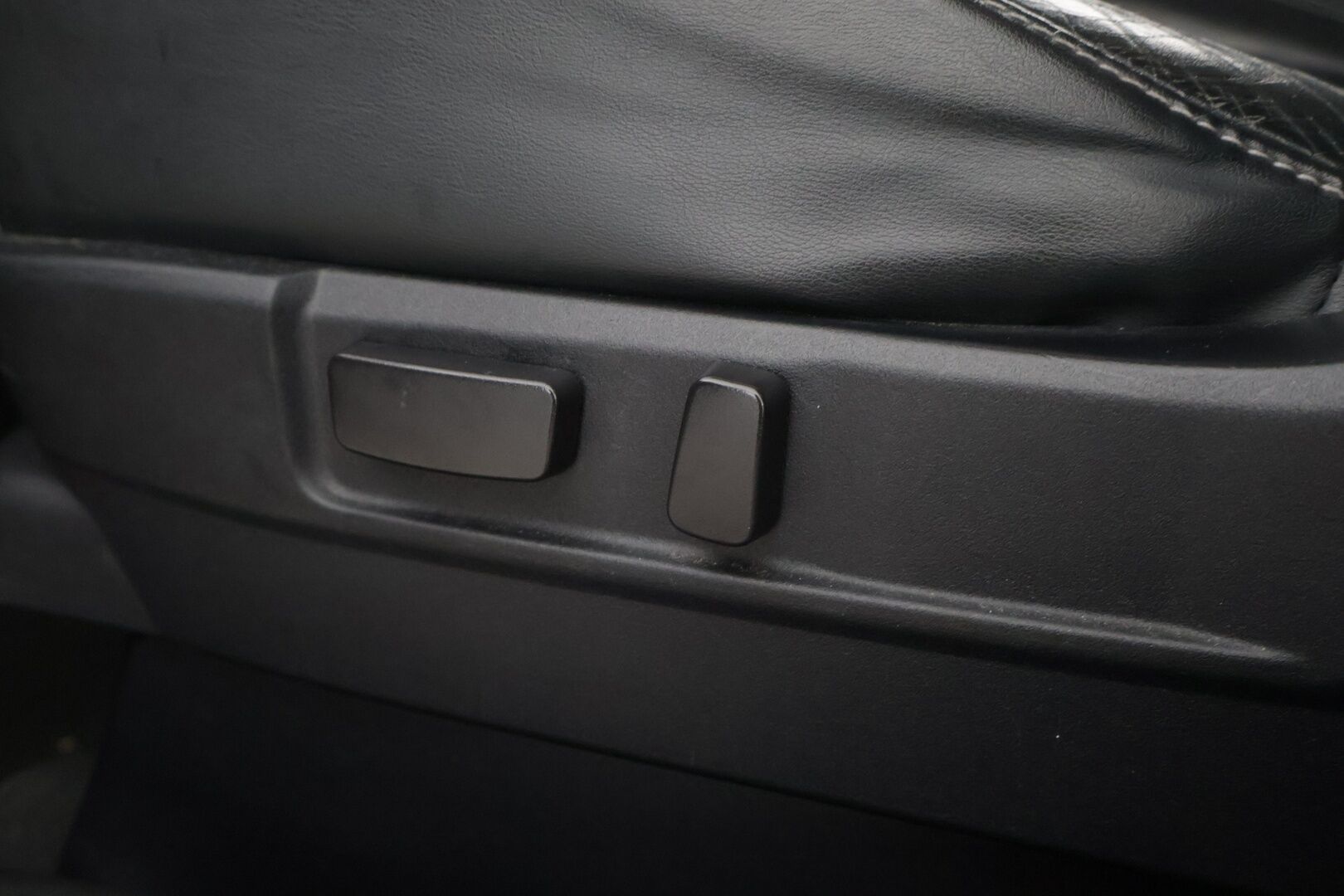 Mitsubishi Outlander 2015 Mitsubishi Outlander Business 2,0 203hp**Nahat / Rockford / 360 kamerat / Lämmitettävä ratti ja lasi / ACC** - Kahdet Renkaat vanteineen! / Sähkösäätöinen kuskin penkki / sähkötoiminen takaluukku