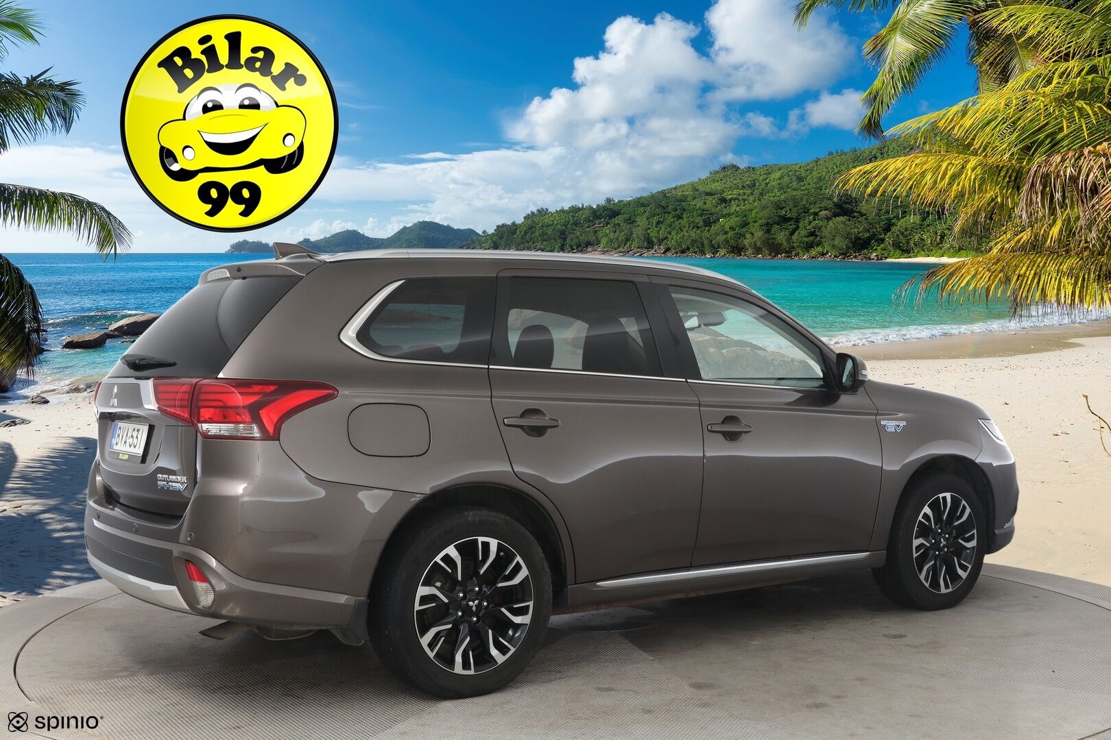 Mitsubishi Outlander 2015 Mitsubishi Outlander Business 2,0 203hp**Nahat / Rockford / 360 kamerat / Lämmitettävä ratti ja lasi / ACC** - Kahdet Renkaat vanteineen! / Sähkösäätöinen kuskin penkki / sähkötoiminen takaluukku