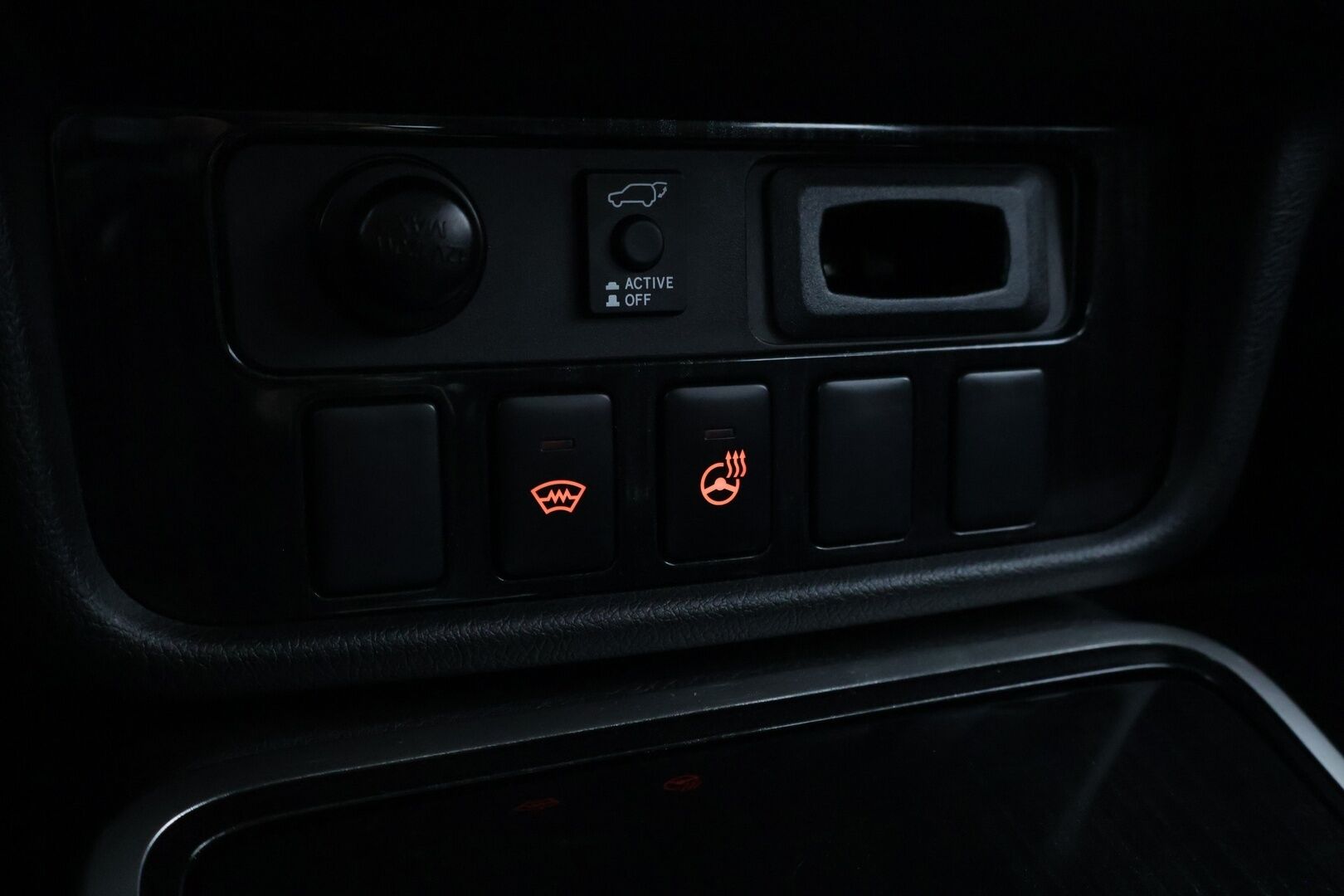 Mitsubishi Outlander 2015 Mitsubishi Outlander Business 2,0 203hp**Nahat / Rockford / 360 kamerat / Lämmitettävä ratti ja lasi / ACC** - Kahdet Renkaat vanteineen! / Sähkösäätöinen kuskin penkki / sähkötoiminen takaluukku