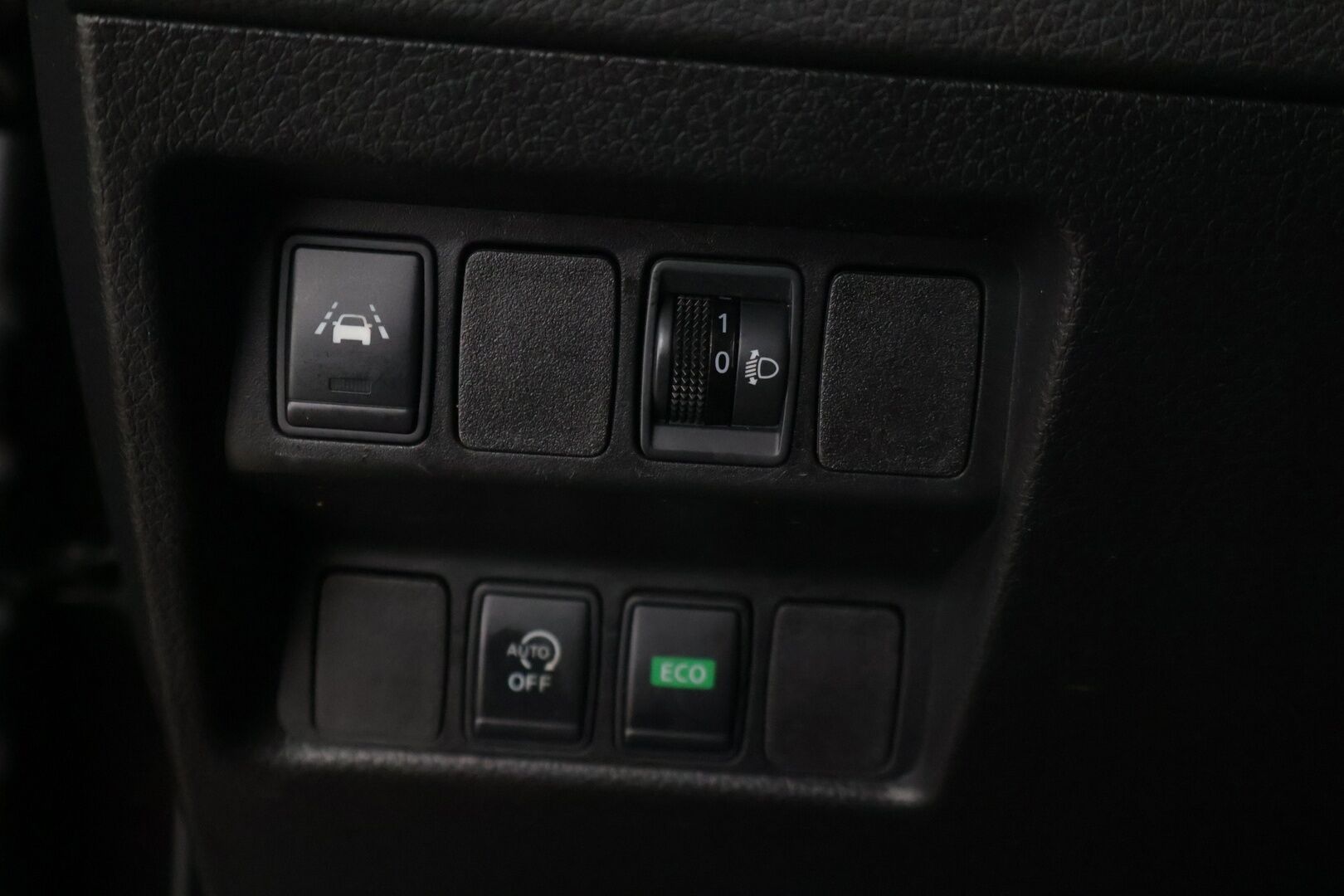 Nissan Qashqai 2018 DIG-T 115 Visia 2WD Xtronic PFEB * Vakkari / Kaistavahti / 1 Omisteinen Suomi-auto / Lohkolämmitin * - * Jurri tullut / Jakopää tehty 1/26 / Kahdet hyvät renkaat *