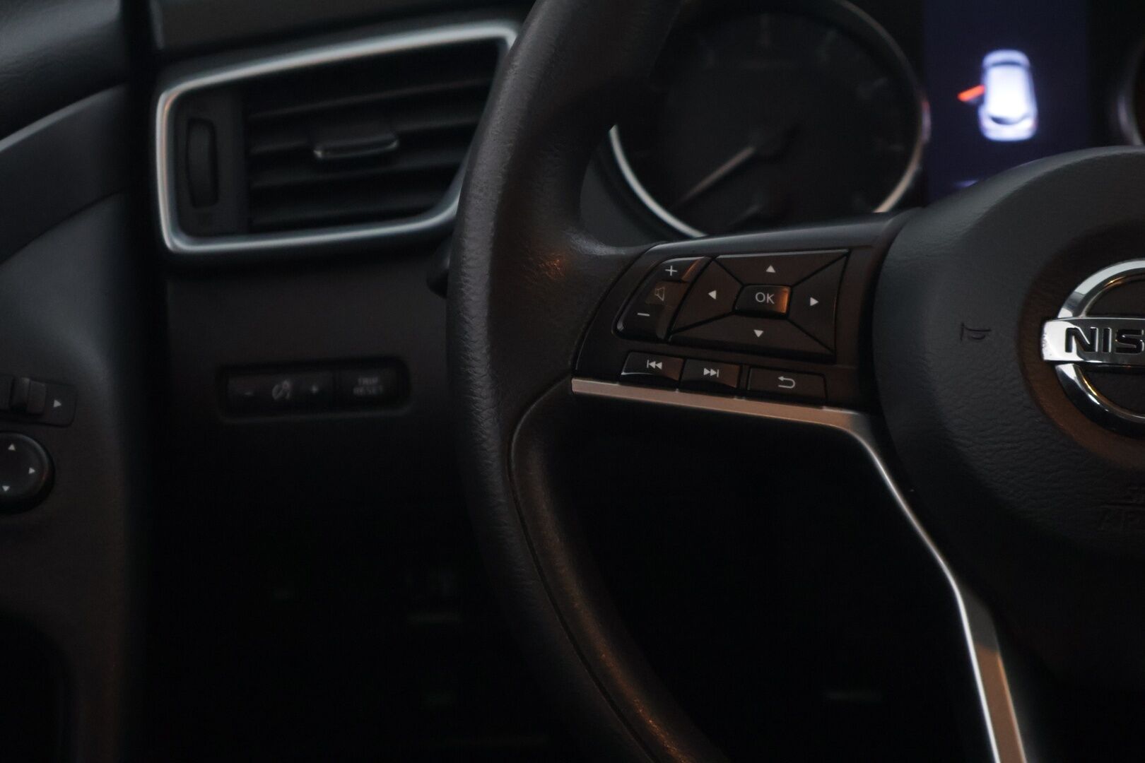 Nissan Qashqai 2018 DIG-T 115 Visia 2WD Xtronic PFEB * Vakkari / Kaistavahti / 1 Omisteinen Suomi-auto / Lohkolämmitin * - * Jurri tullut / Jakopää tehty 1/26 / Kahdet hyvät renkaat *