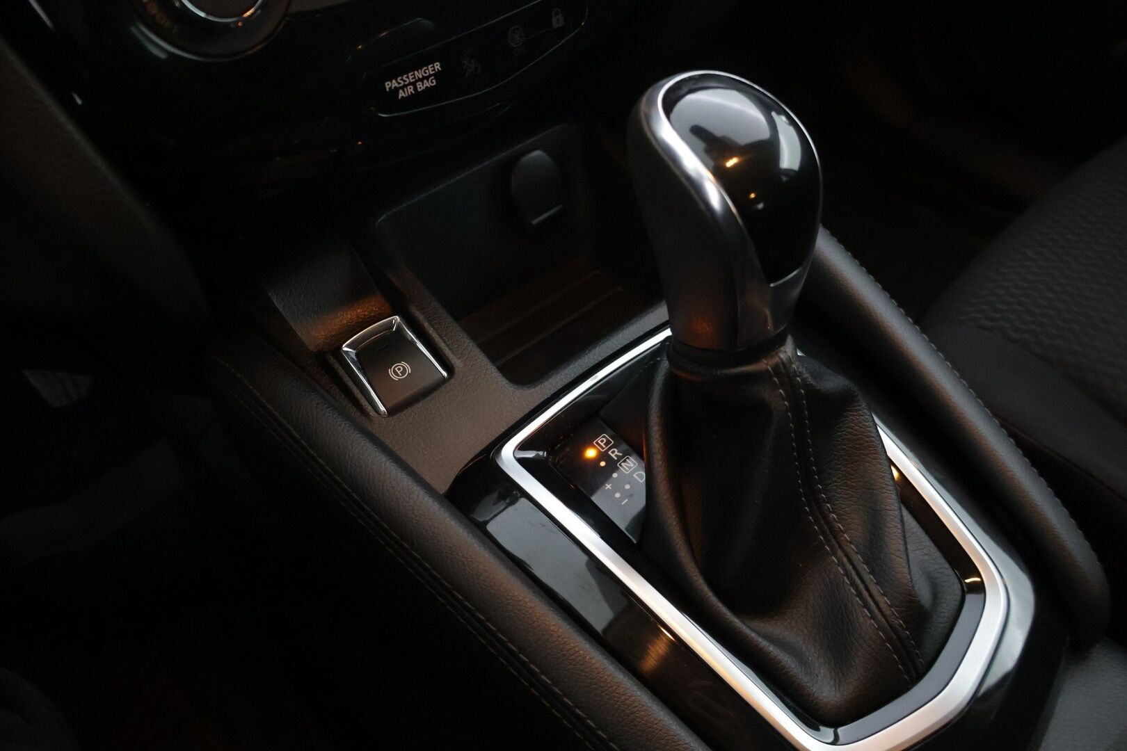 Nissan Qashqai 2018 DIG-T 115 Visia 2WD Xtronic PFEB * Vakkari / Kaistavahti / 1 Omisteinen Suomi-auto / Lohkolämmitin * - * Jurri tullut / Jakopää tehty 1/26 / Kahdet hyvät renkaat *