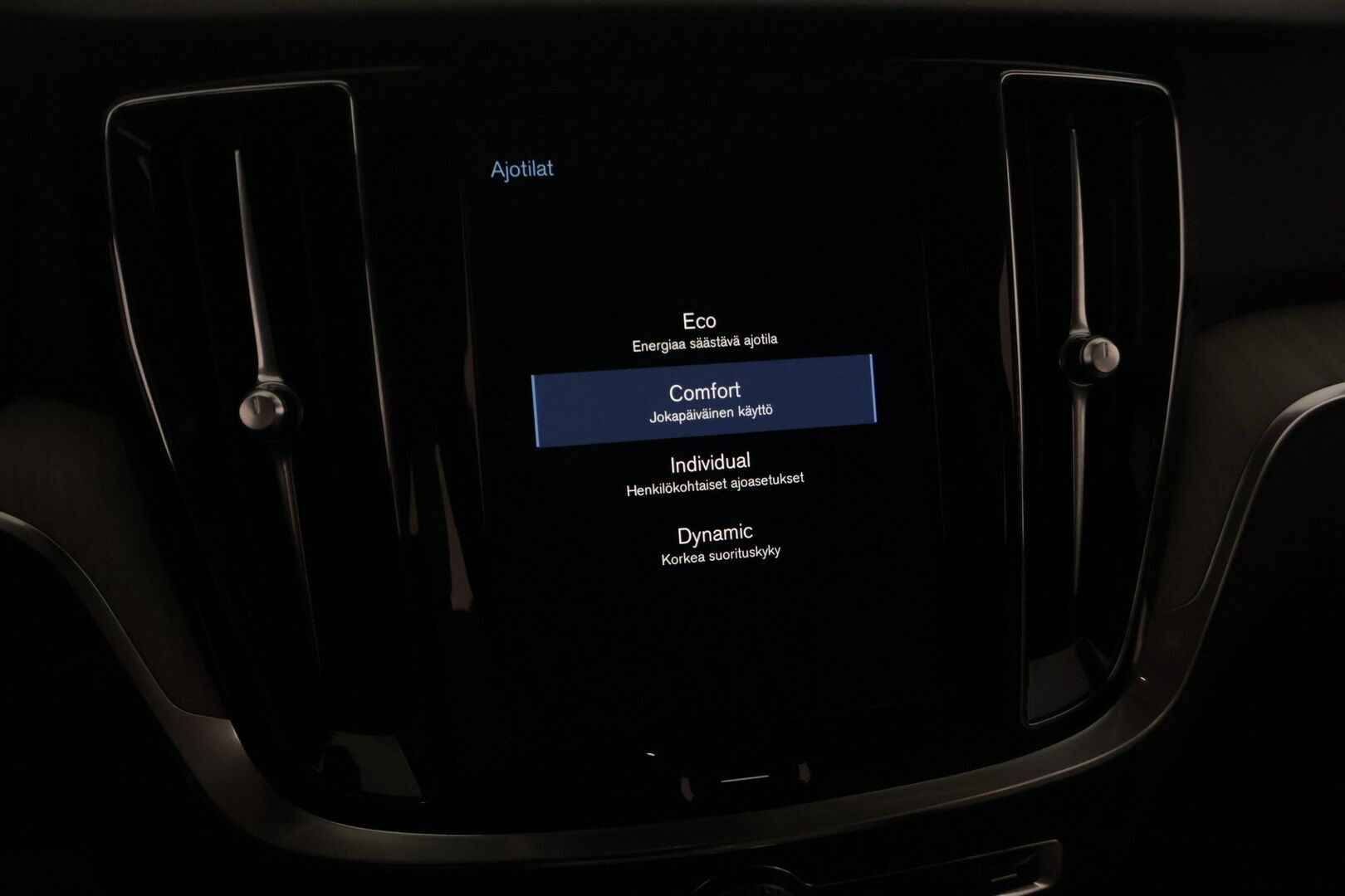 Volvo V60 2018 D3 Inscription aut - l ACC l Webasto l Harman/Kardon l P.kamera l CarPlay&Android Auto l Koukku l
