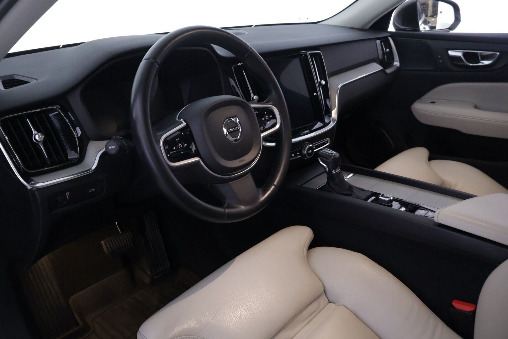 Volvo V60 2018 D3 Inscription aut - l ACC l Webasto l Harman/Kardon l P.kamera l CarPlay&Android Auto l Koukku l