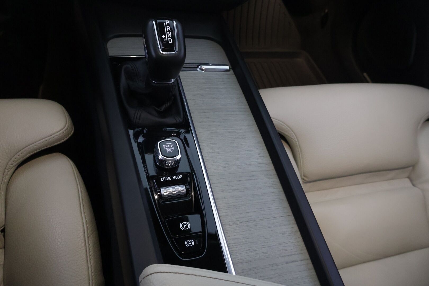 Volvo V60 2018 D3 Inscription aut - l ACC l Webasto l Harman/Kardon l P.kamera l CarPlay&Android Auto l Koukku l