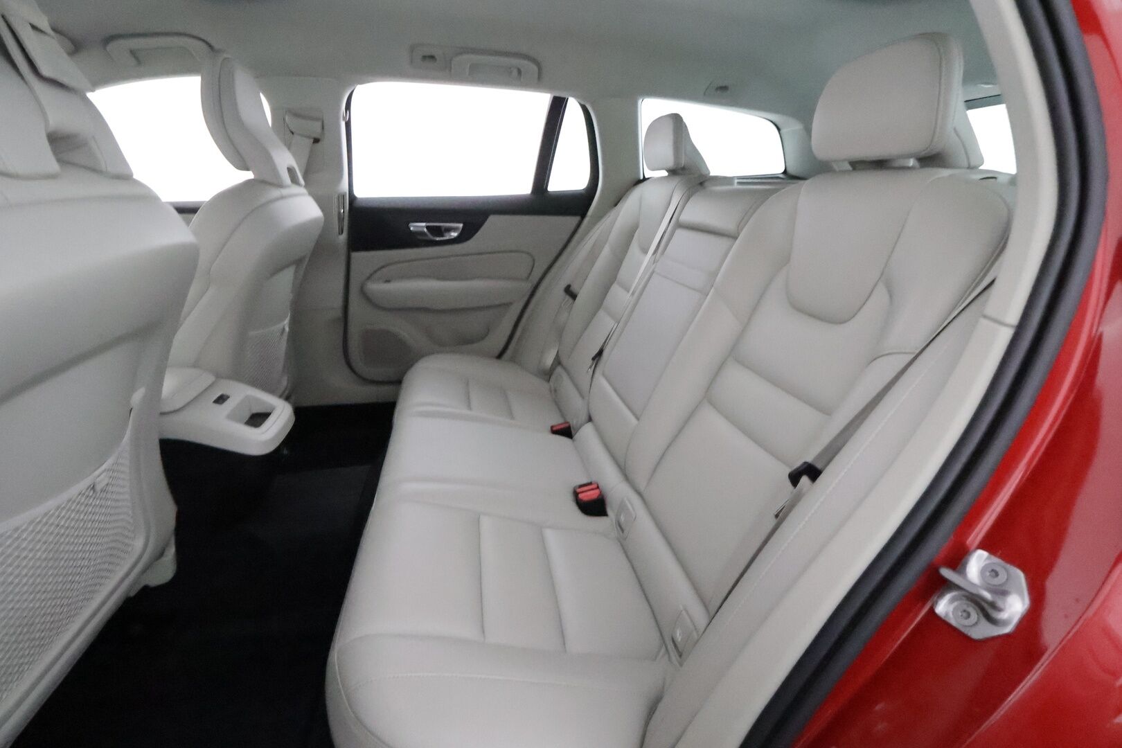 Volvo V60 2019 D3 Business aut **Webasto / Koukku / Adapt.Vakkari / Full-LED / P.kamera / Sporttipenkki Muistilla / Navi / Keyless** - Suomi-auto / Kahdet Renkaat