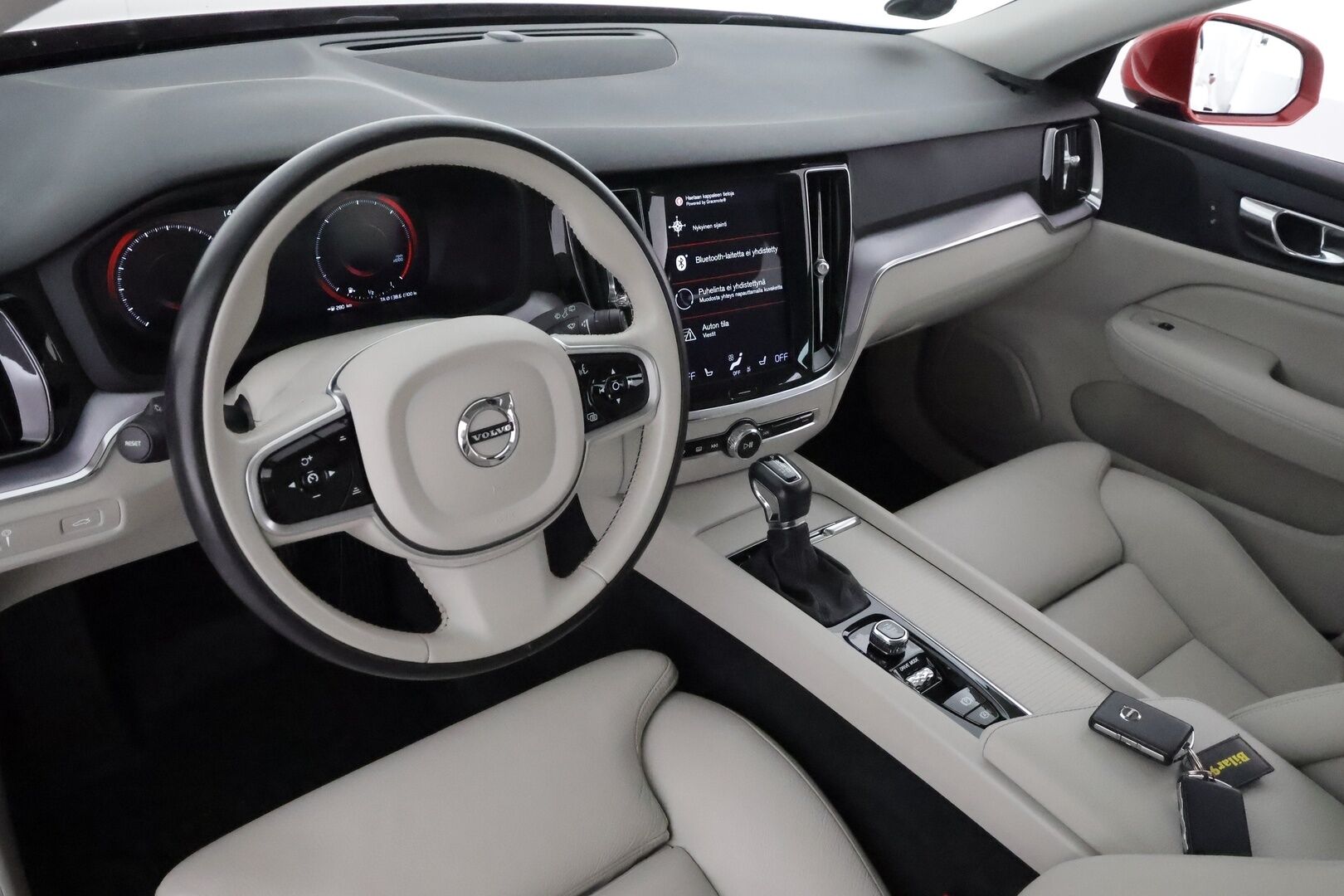 Volvo V60 2019 D3 Business aut **Webasto / Koukku / Adapt.Vakkari / Full-LED / P.kamera / Sporttipenkki Muistilla / Navi / Keyless** - Suomi-auto / Kahdet Renkaat