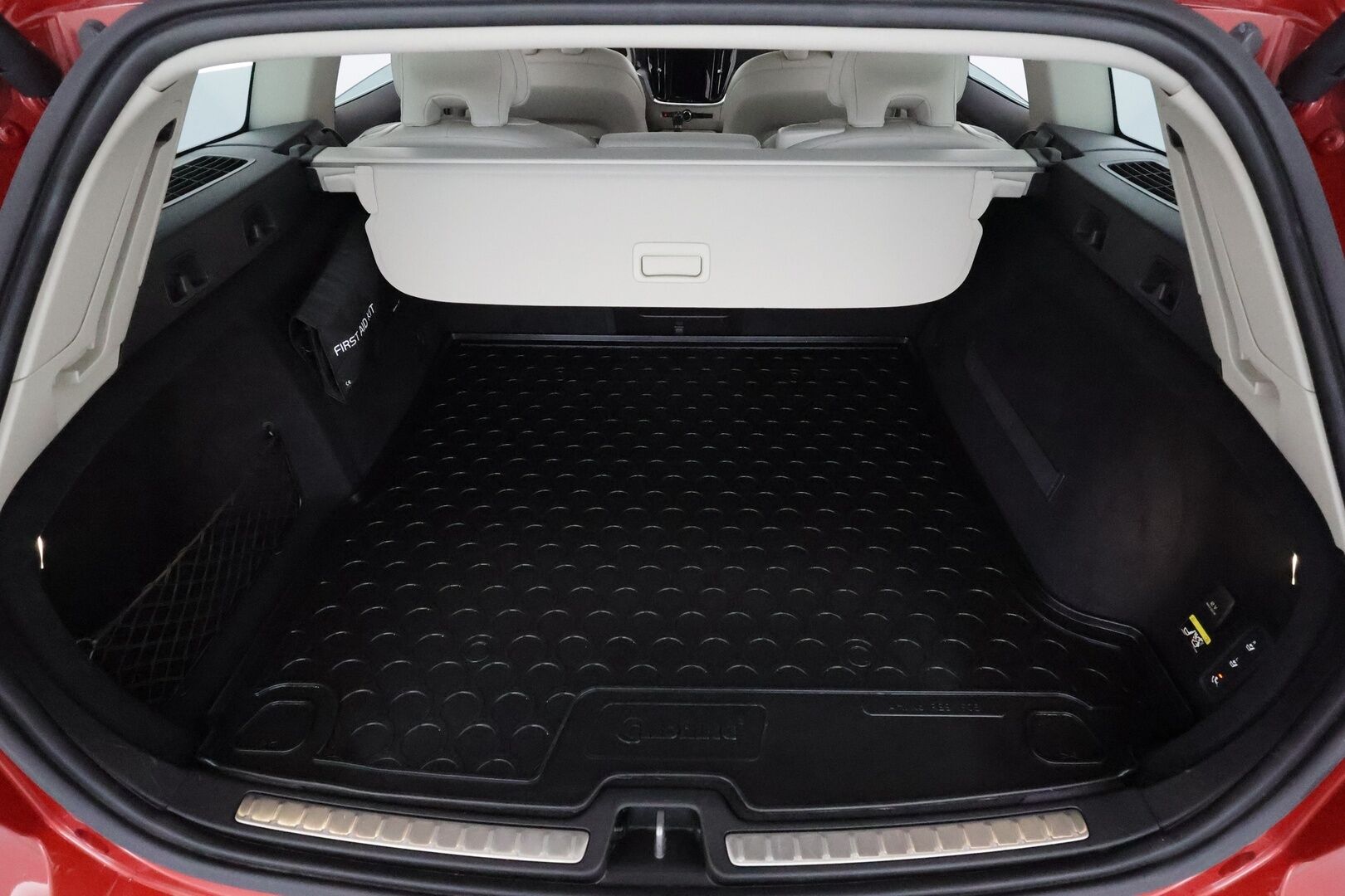 Volvo V60 2019 D3 Business aut **Webasto / Koukku / Adapt.Vakkari / Full-LED / P.kamera / Sporttipenkki Muistilla / Navi / Keyless** - Suomi-auto / Kahdet Renkaat