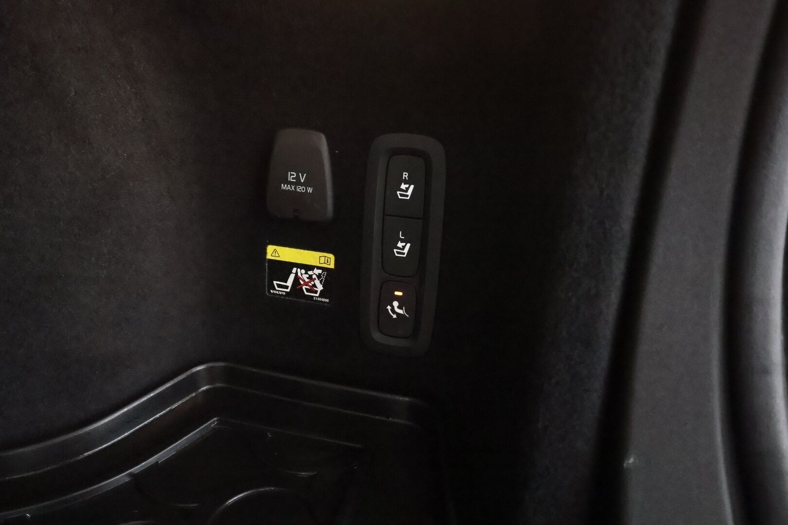 Volvo V60 2019 D3 Business aut **Webasto / Koukku / Adapt.Vakkari / Full-LED / P.kamera / Sporttipenkki Muistilla / Navi / Keyless** - Suomi-auto / Kahdet Renkaat