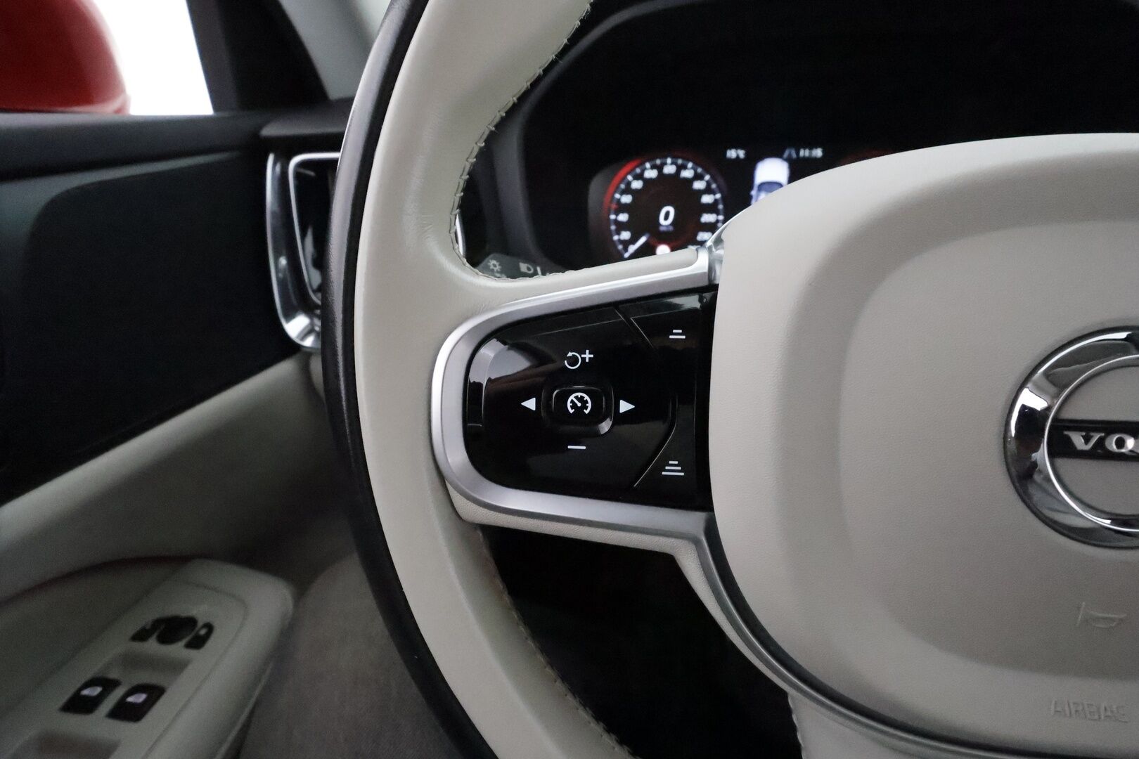 Volvo V60 2019 D3 Business aut **Webasto / Koukku / Adapt.Vakkari / Full-LED / P.kamera / Sporttipenkki Muistilla / Navi / Keyless** - Suomi-auto / Kahdet Renkaat