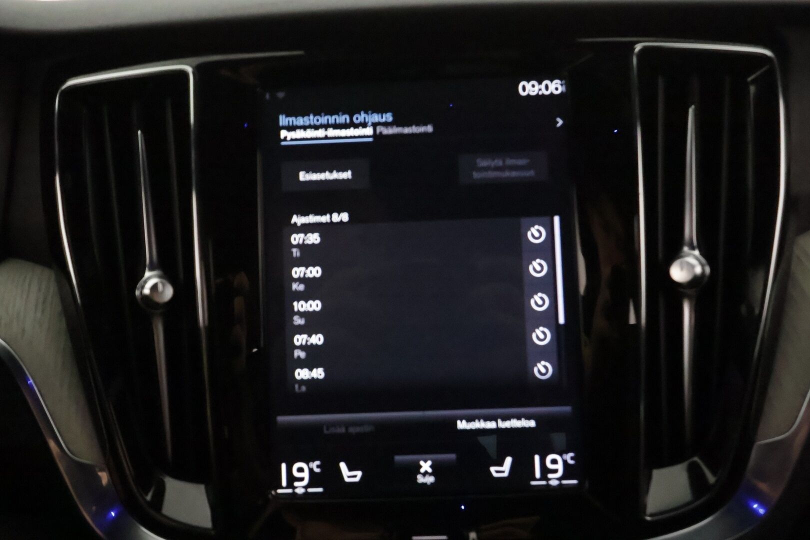 Volvo V60 2019 D4 Business Inscription aut **Adapt.vakkari / Full LED / H&K / Muistipenkki / P.kamera / Digimittaristo** - Suomi-auto / Kahdet renkaat aluvanteilla / Webasto
