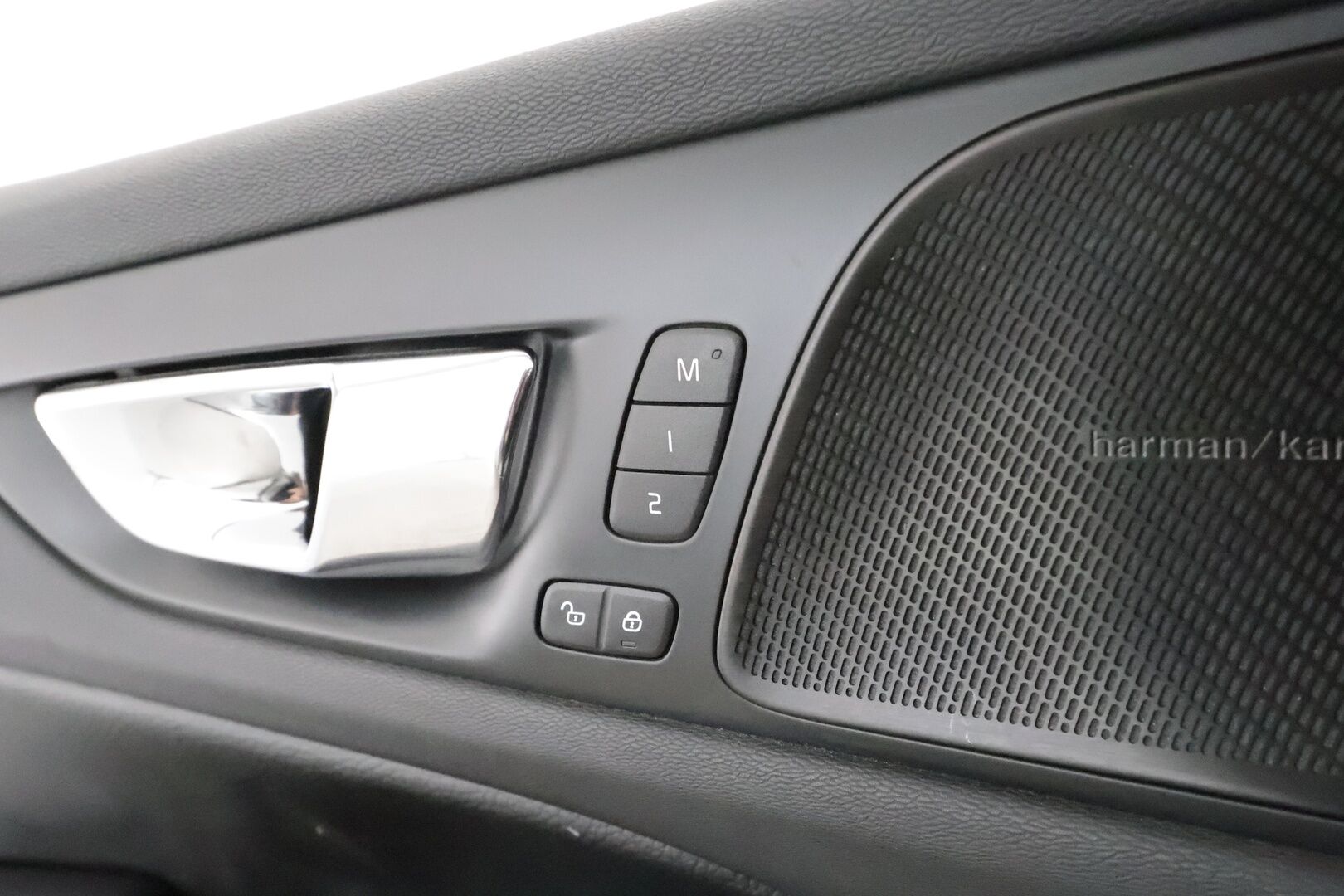 Volvo V60 2019 D4 Business Inscription aut **Adapt.vakkari / Full LED / H&K / Muistipenkki / P.kamera / Digimittaristo** - Suomi-auto / Kahdet renkaat aluvanteilla / Webasto