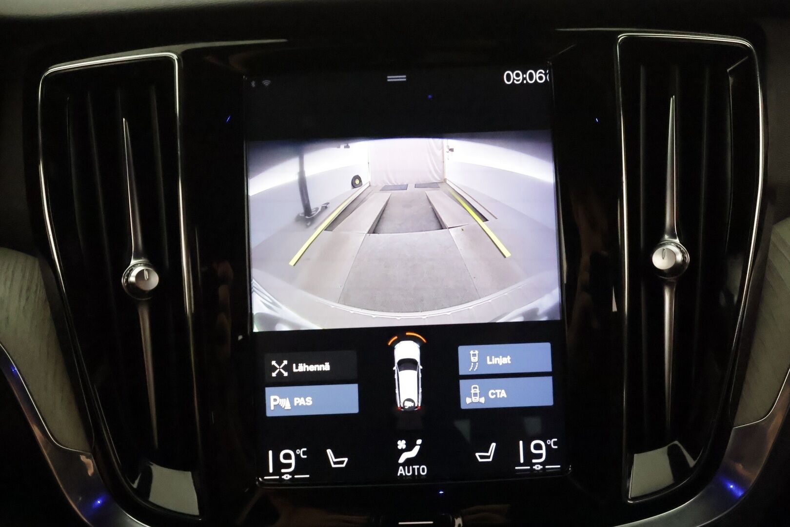 Volvo V60 2019 D4 Business Inscription aut **Adapt.vakkari / Full LED / H&K / Muistipenkki / P.kamera / Digimittaristo** - Suomi-auto / Kahdet renkaat aluvanteilla / Webasto