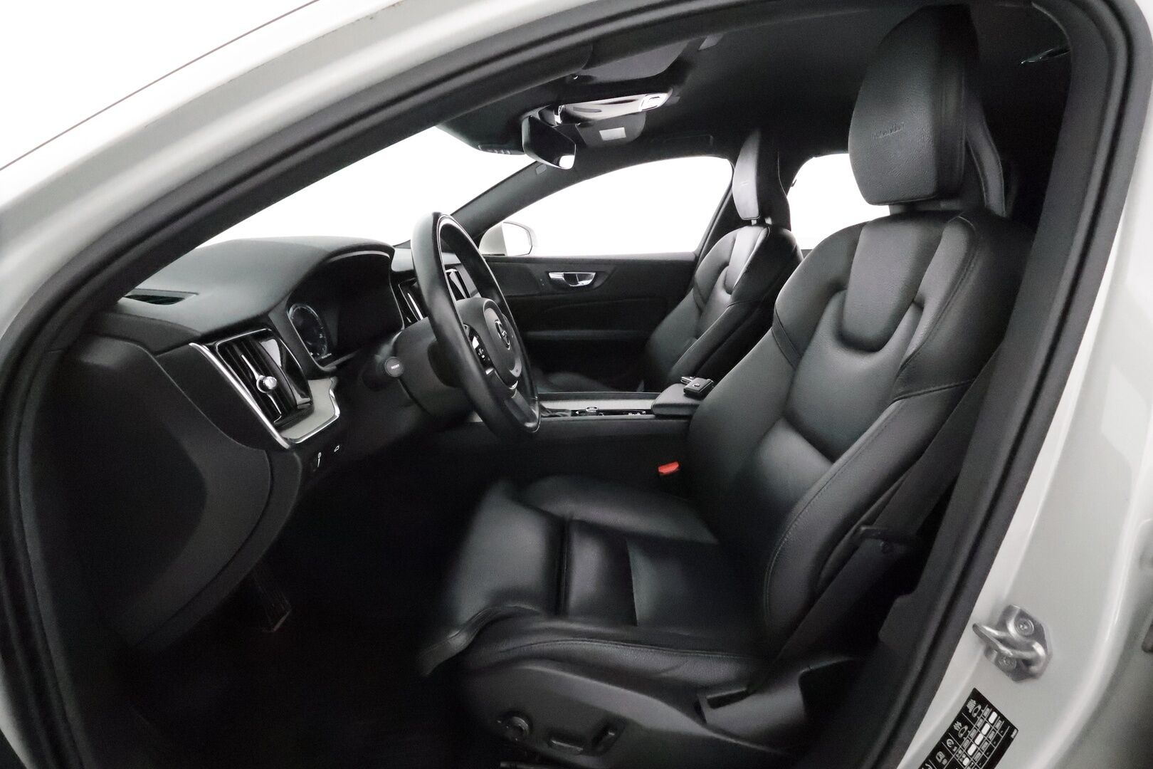 Volvo V60 2019 D4 Business Inscription aut **Adapt.vakkari / Full LED / H&K / Muistipenkki / P.kamera / Digimittaristo** - Suomi-auto / Kahdet renkaat aluvanteilla / Webasto