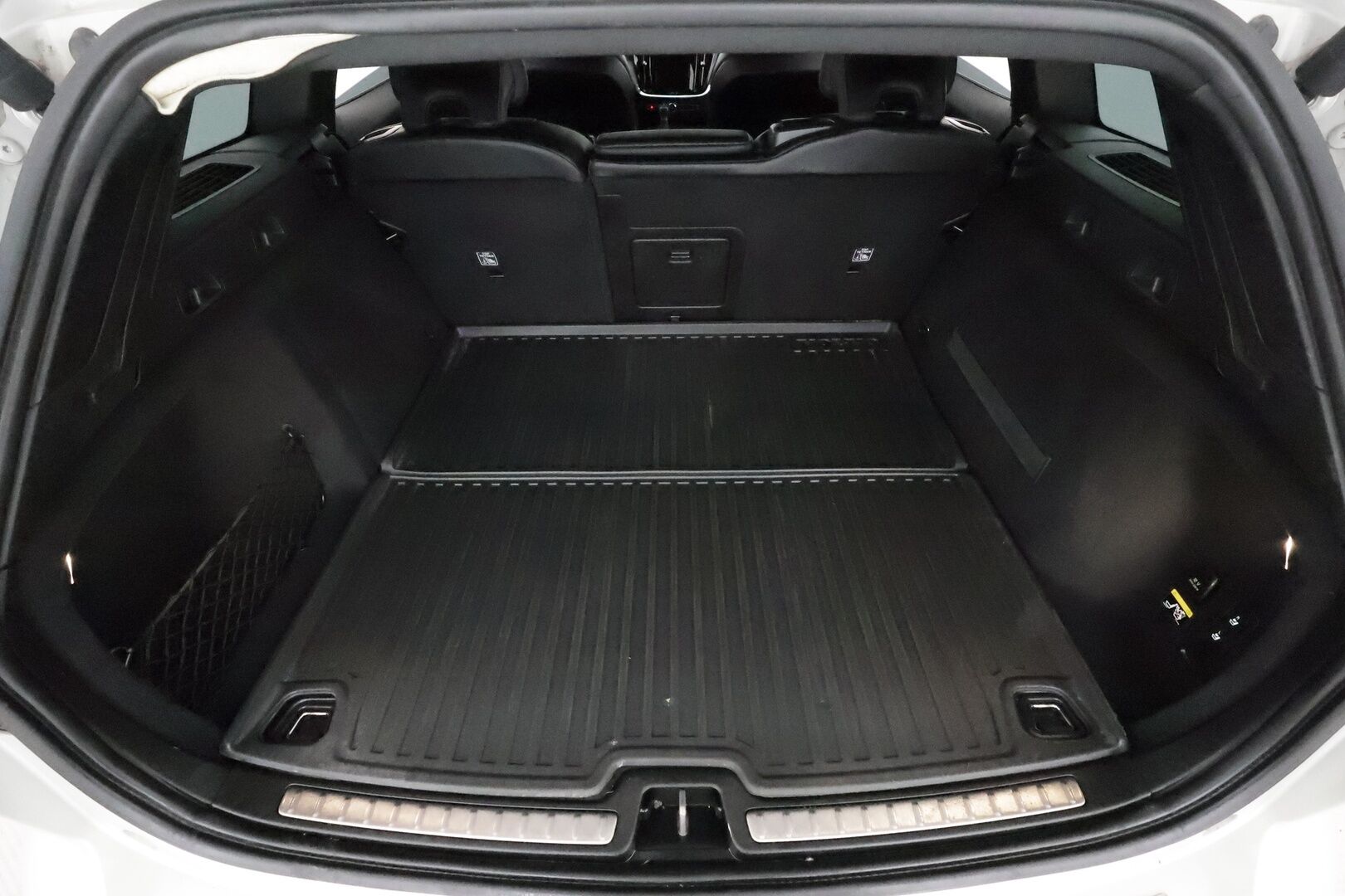 Volvo V60 2019 D4 Business Inscription aut **Adapt.vakkari / Full LED / H&K / Muistipenkki / P.kamera / Digimittaristo** - Suomi-auto / Kahdet renkaat aluvanteilla / Webasto