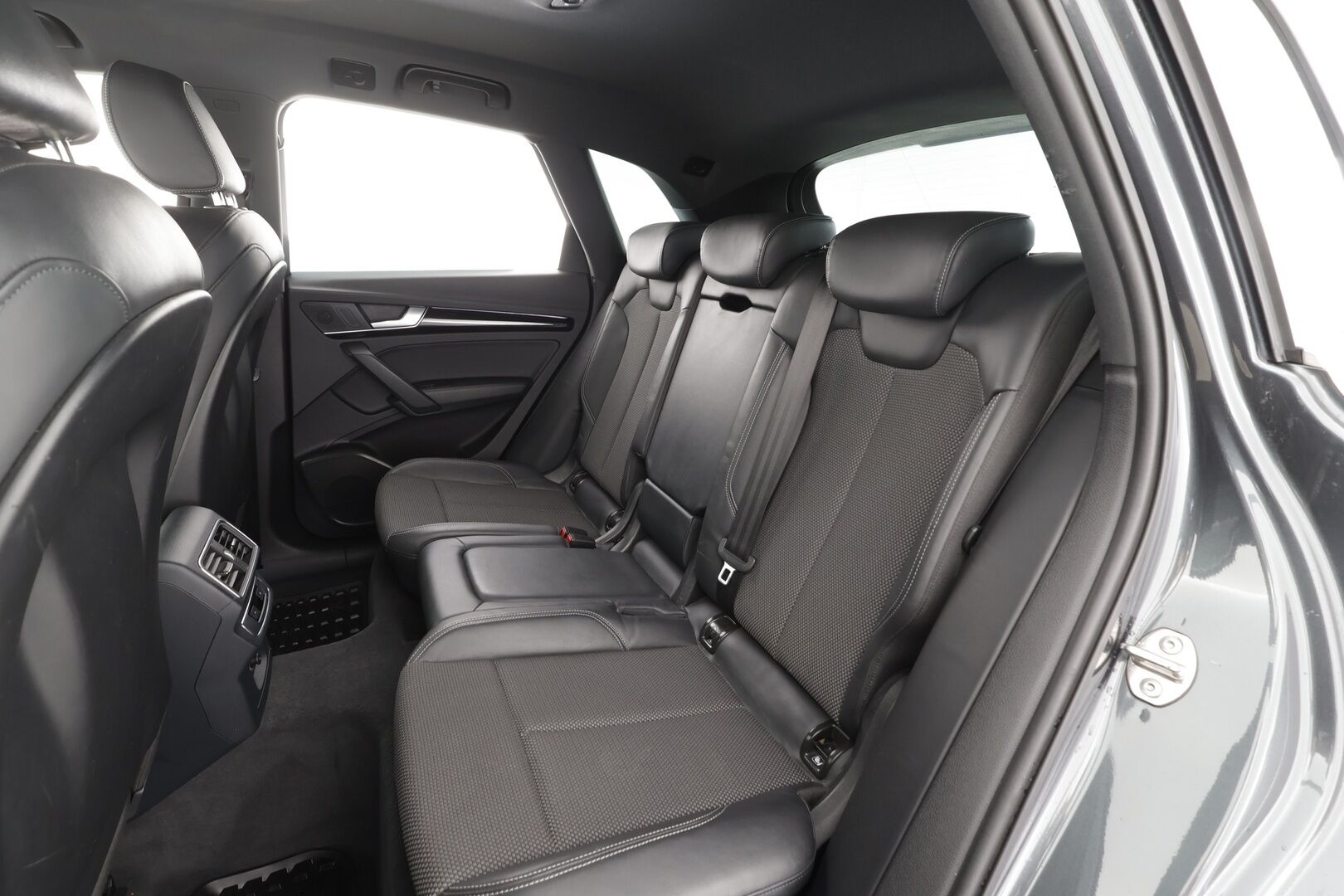 Audi Q5 2018 Business Sport 2,0 TDI 120 kW quattro S tronic - Suomi-auto | Vakkari | Koukku | Webasto | Matrix-LED | P.kamera | Sporttipenkit