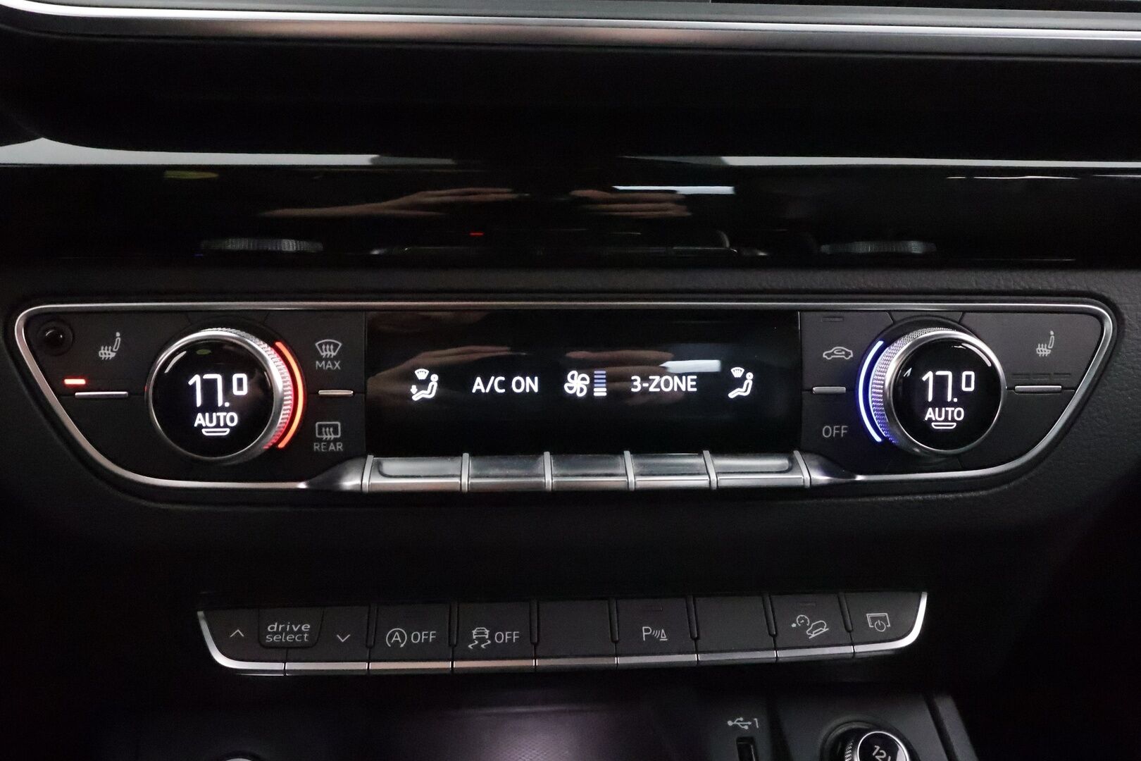 Audi Q5 2018 Business Sport 2,0 TDI 120 kW quattro S tronic - Suomi-auto | Vakkari | Koukku | Webasto | Matrix-LED | P.kamera | Sporttipenkit
