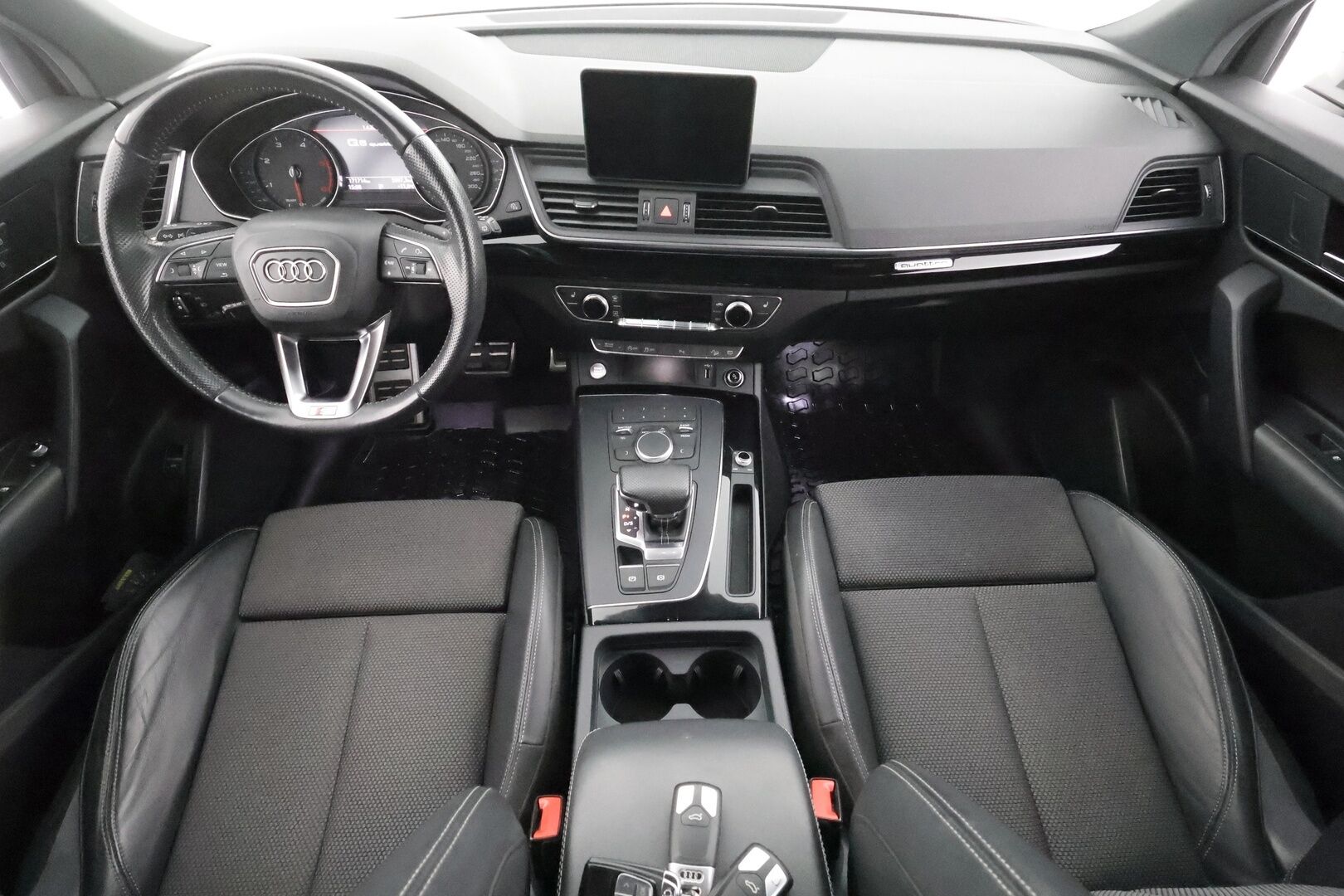 Audi Q5 2018 Business Sport 2,0 TDI 120 kW quattro S tronic - Suomi-auto | Vakkari | Koukku | Webasto | Matrix-LED | P.kamera | Sporttipenkit