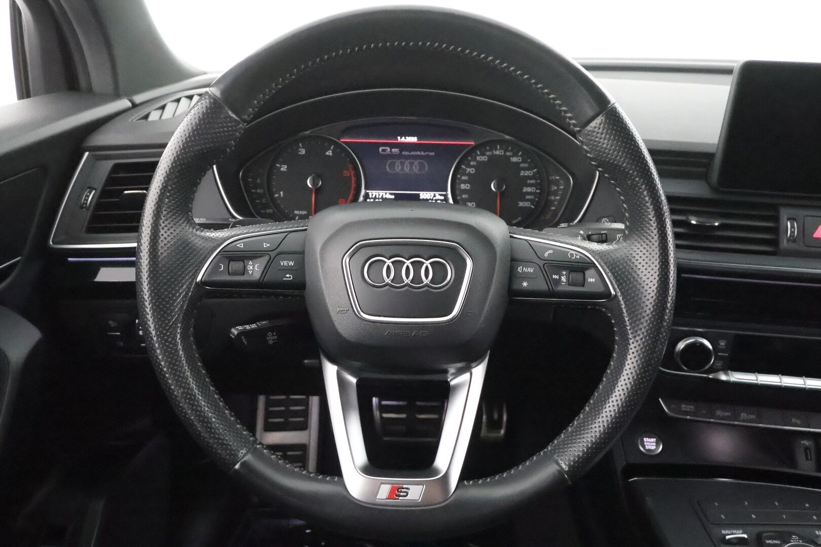 Audi Q5 2018 Business Sport 2,0 TDI 120 kW quattro S tronic - Suomi-auto | Vakkari | Koukku | Webasto | Matrix-LED | P.kamera | Sporttipenkit