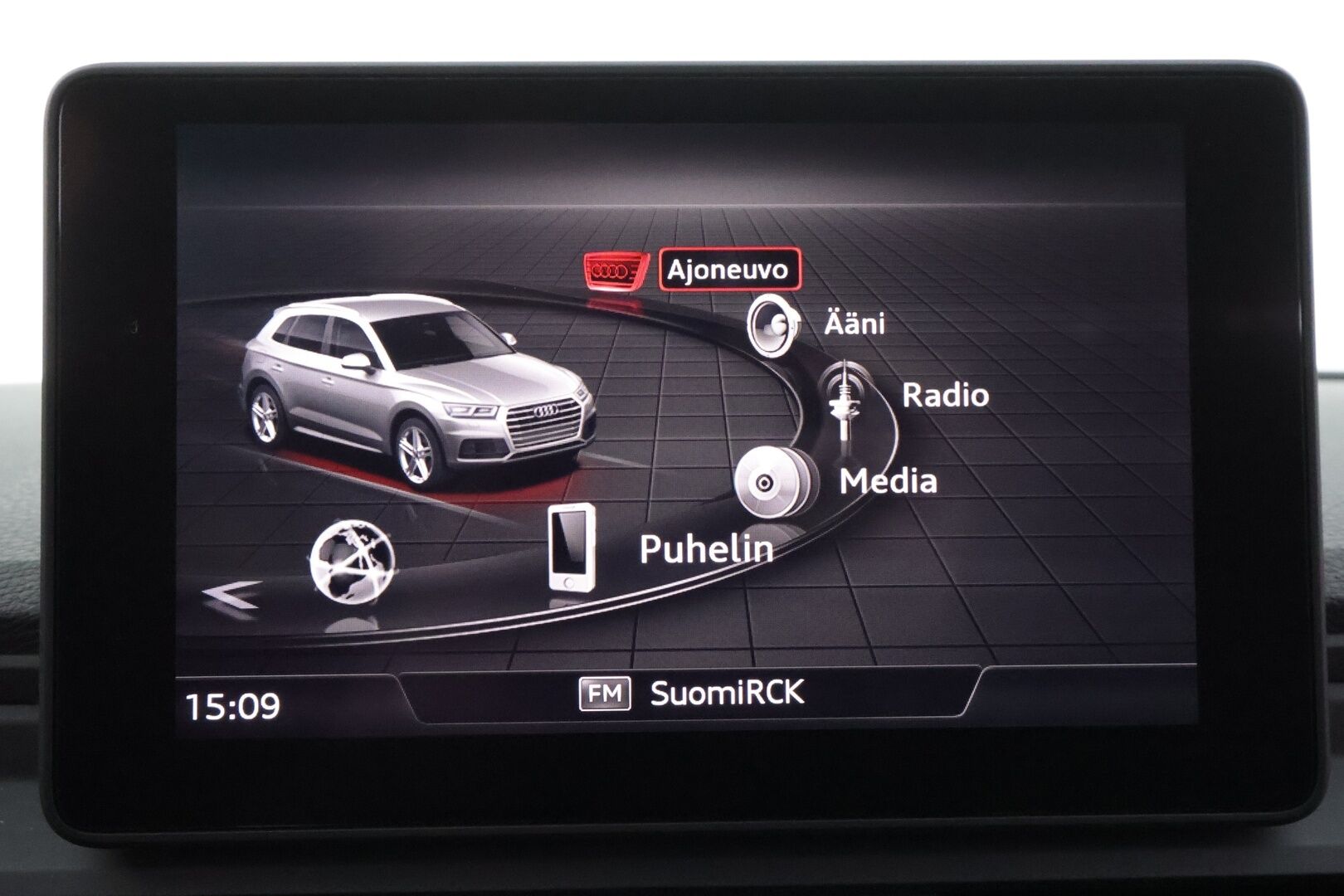 Audi Q5 2018 Business Sport 2,0 TDI 120 kW quattro S tronic - Suomi-auto | Vakkari | Koukku | Webasto | Matrix-LED | P.kamera | Sporttipenkit