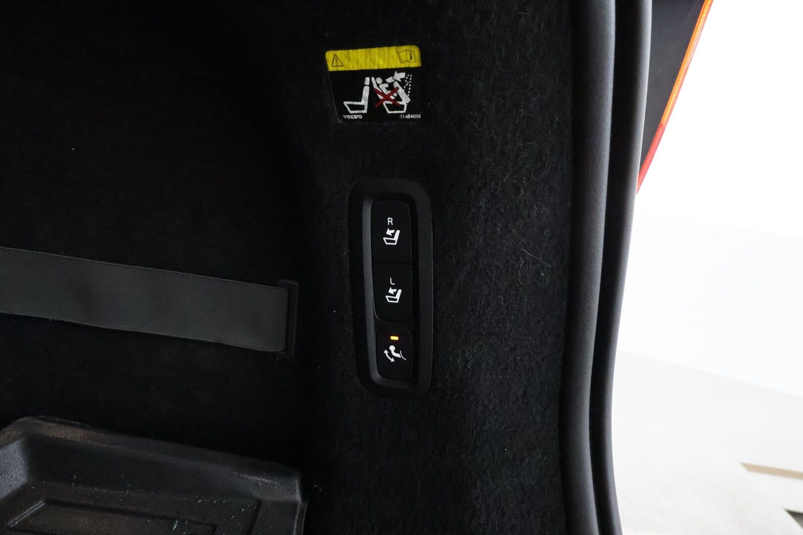 Volvo V90 2019 T8 AWD Inscription aut **Webasto / Koukku / Adapt.Vakkari / Full-LED / P.Kamera / Sporttipenkki Muistilla / Navi** - Suomi-auto / 2x Latauskaapelit / Kahdet Renkaat