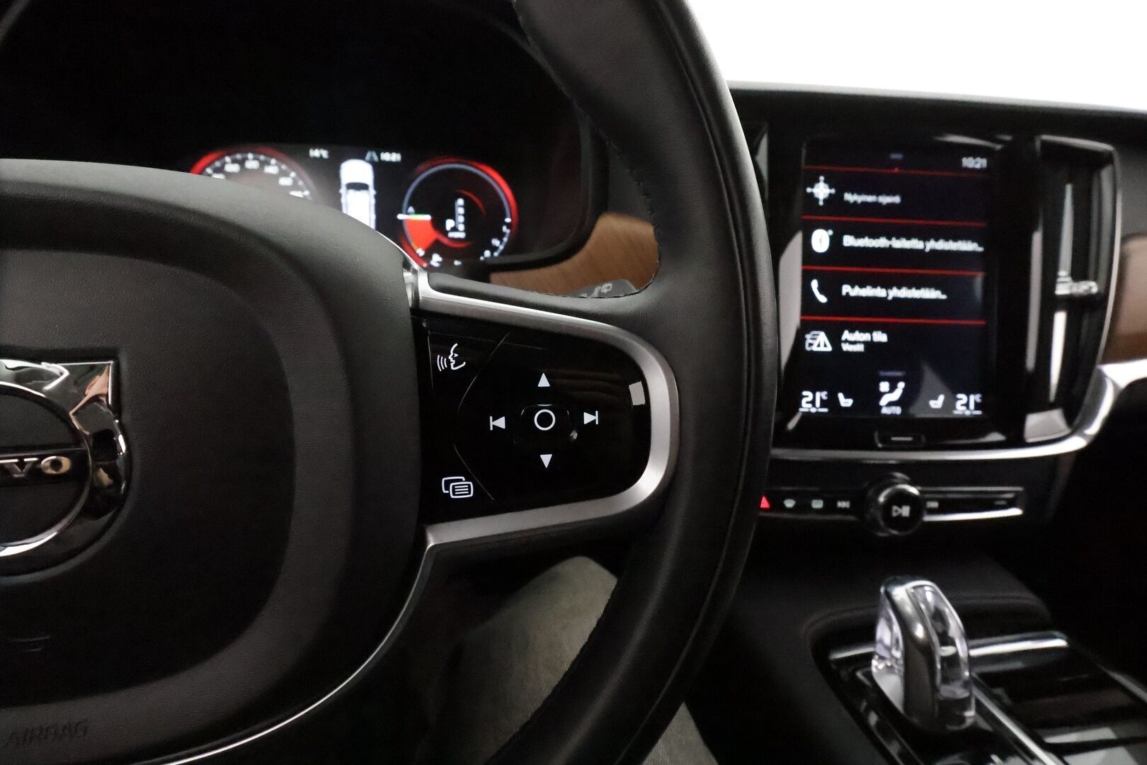 Volvo V90 2019 T8 AWD Inscription aut **Webasto / Koukku / Adapt.Vakkari / Full-LED / P.Kamera / Sporttipenkki Muistilla / Navi** - Suomi-auto / 2x Latauskaapelit / Kahdet Renkaat