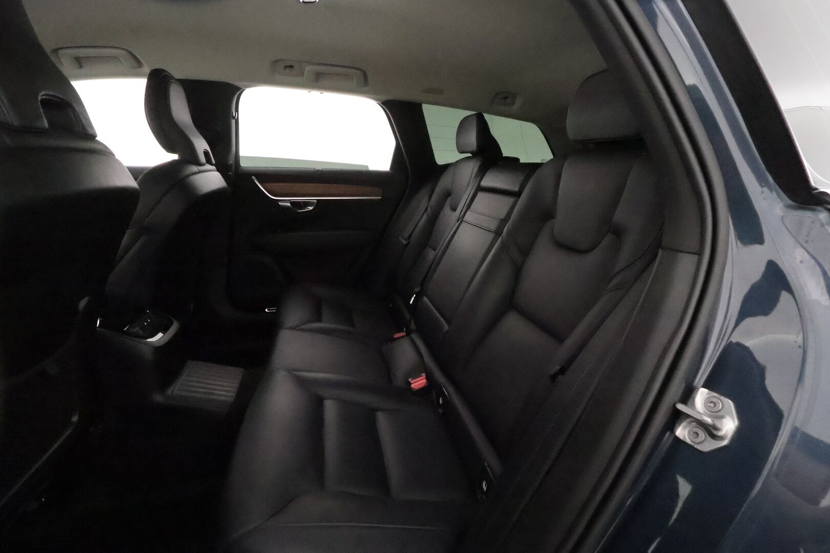 Volvo V90 2019 T8 AWD Inscription aut **Webasto / Koukku / Adapt.Vakkari / Full-LED / P.Kamera / Sporttipenkki Muistilla / Navi** - Suomi-auto / 2x Latauskaapelit / Kahdet Renkaat